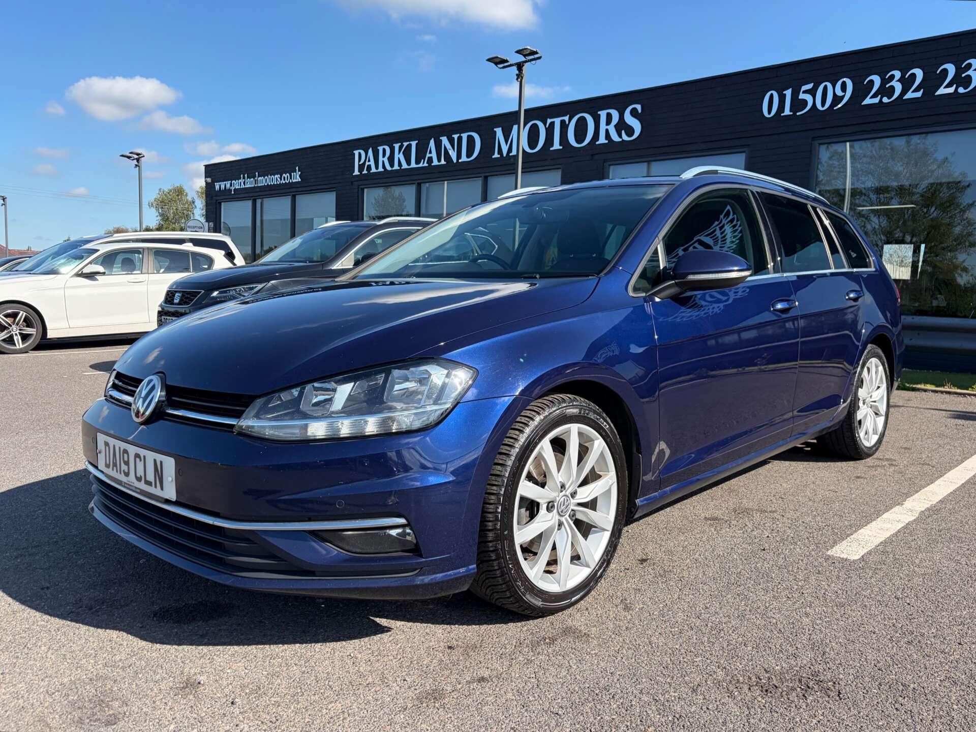 Volkswagen Golf view 4