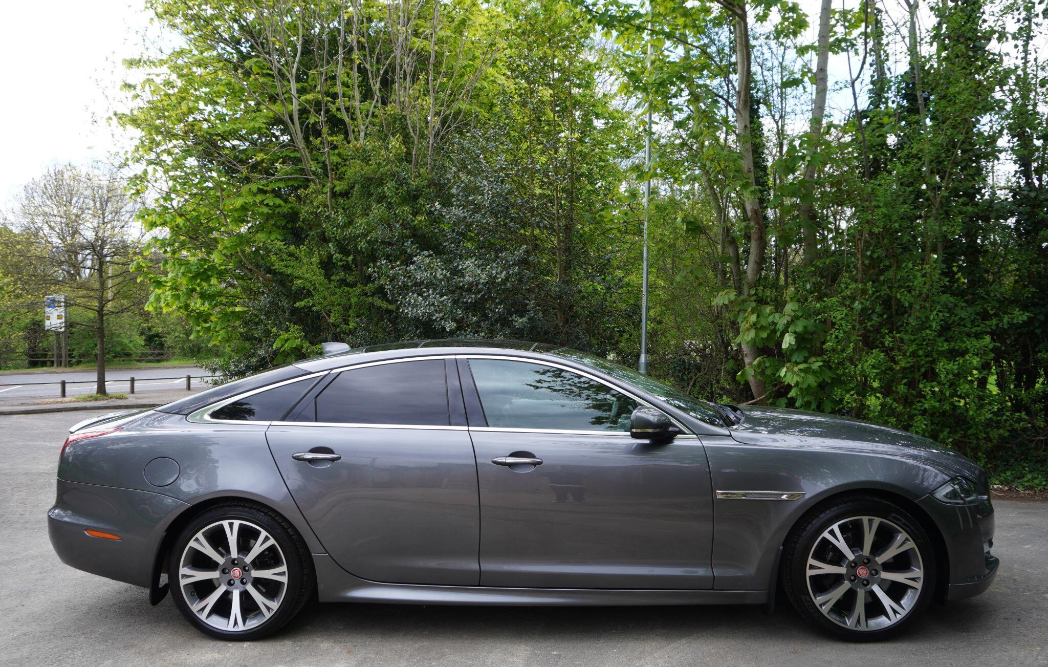 Jaguar XJ view 7