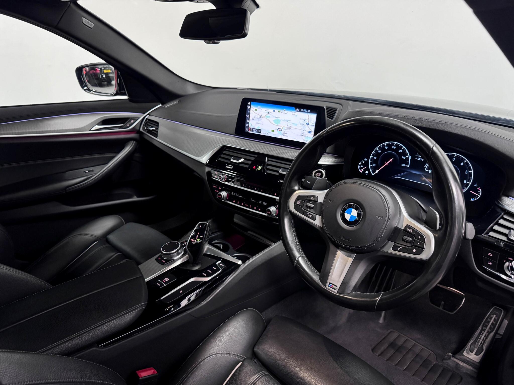 BMW 5 Series view 21