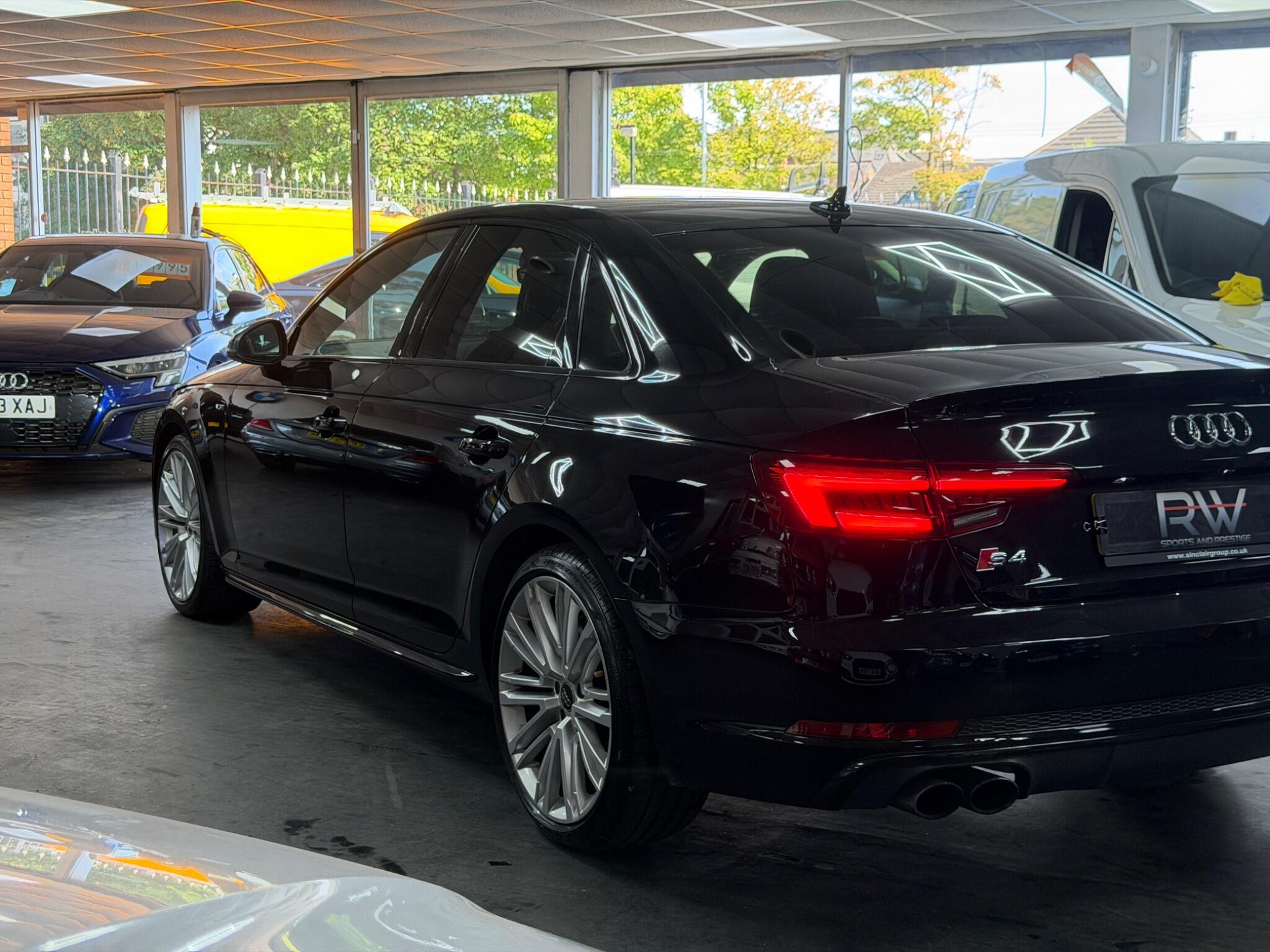 Audi S4 view 22