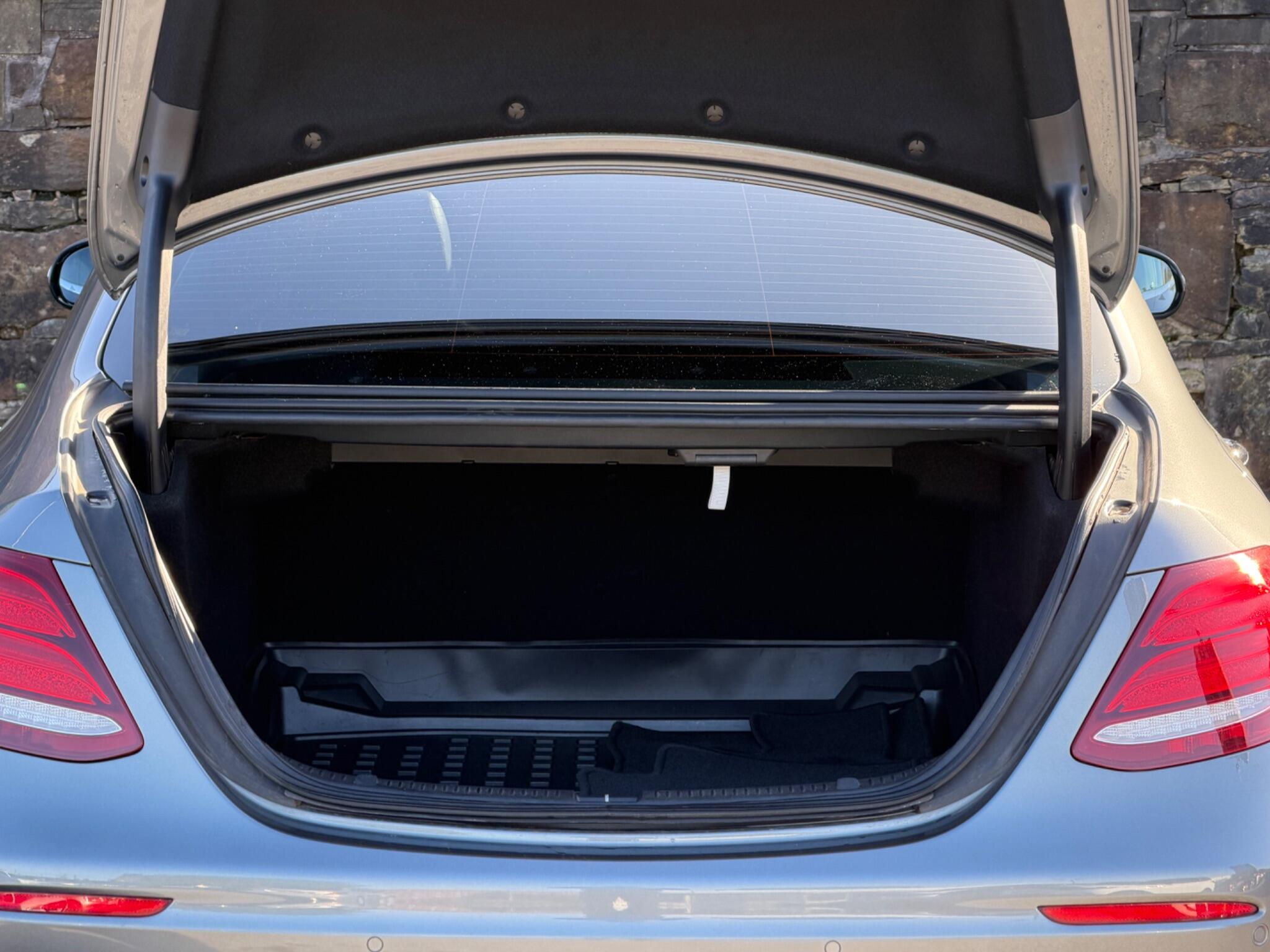 Mercedes-Benz E-Class view 24