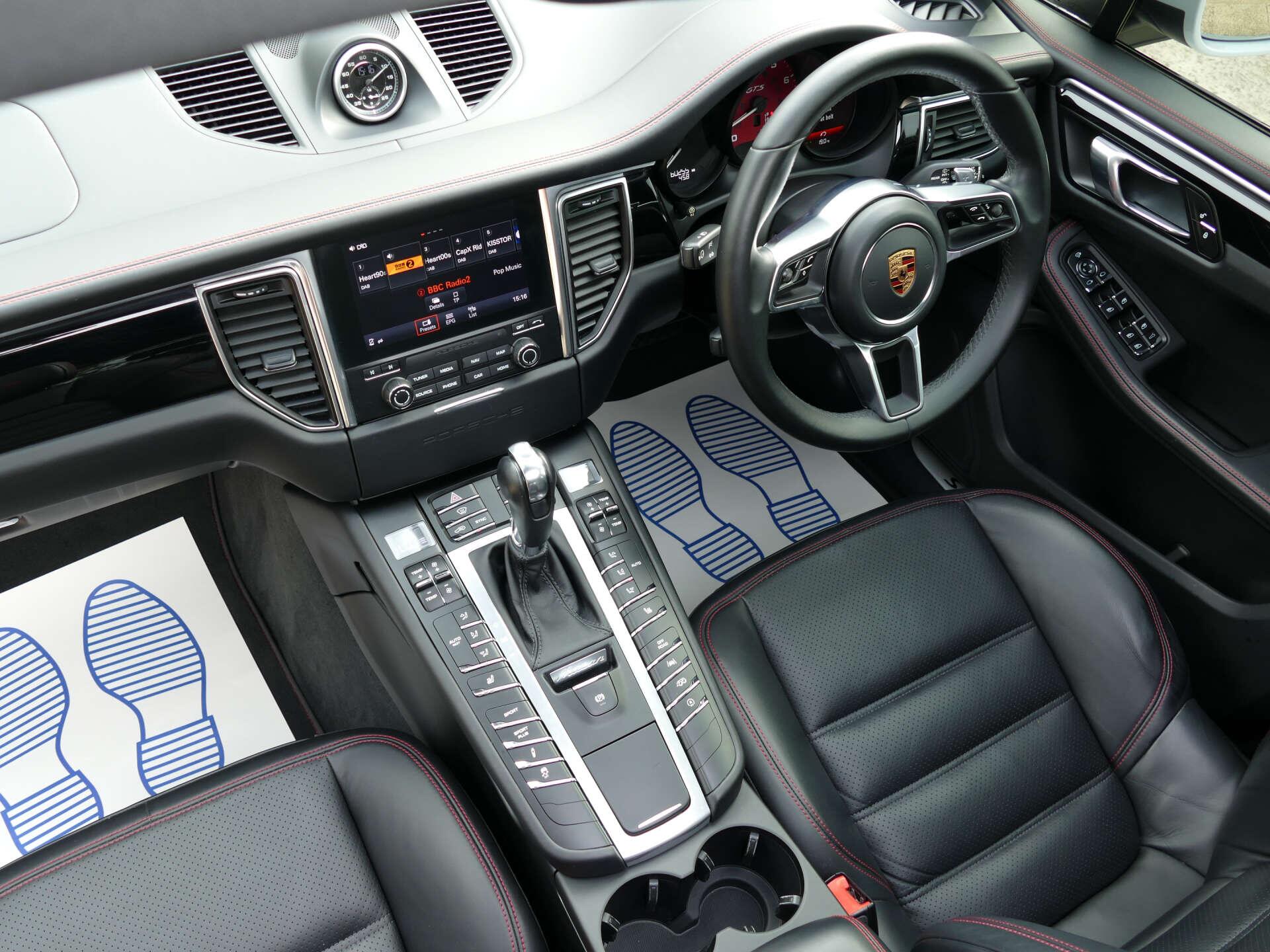 Porsche Macan view 4