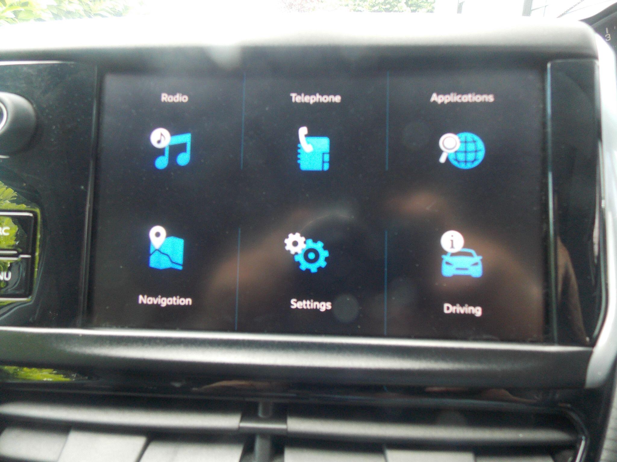 Peugeot 208 view 41