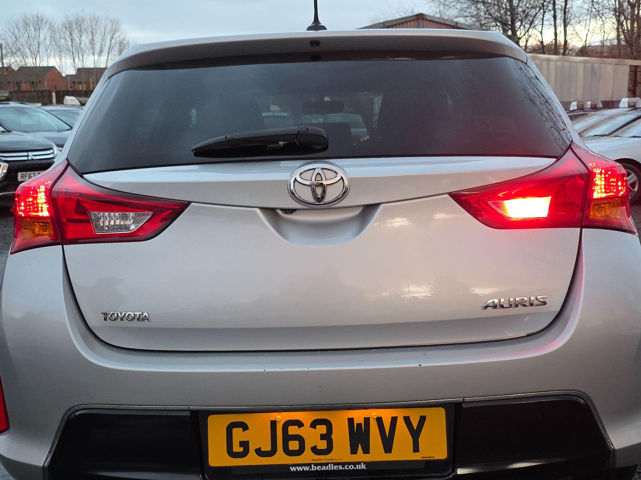 2013 Toyota Auris image 13