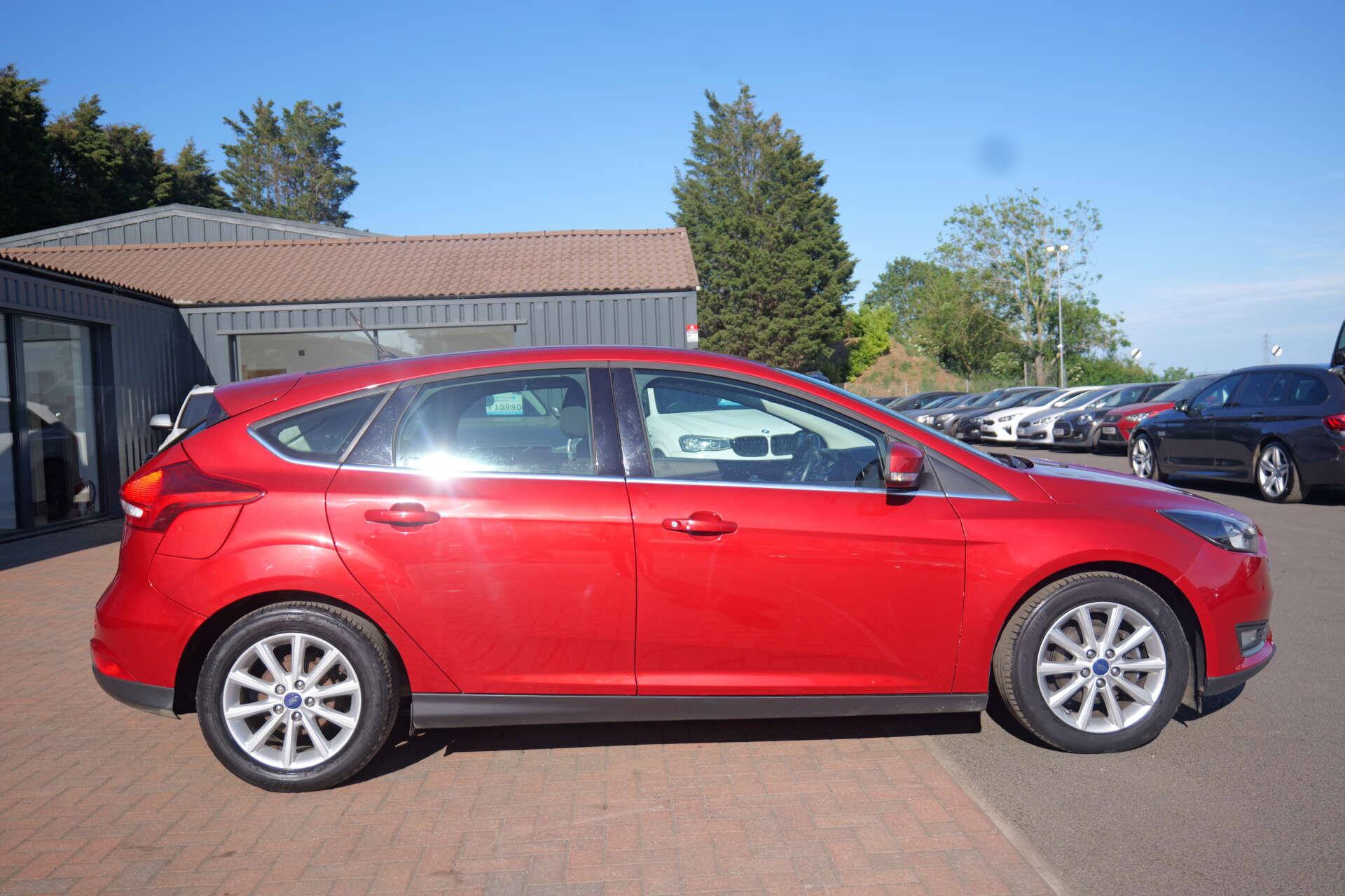 Ford Focus view 8