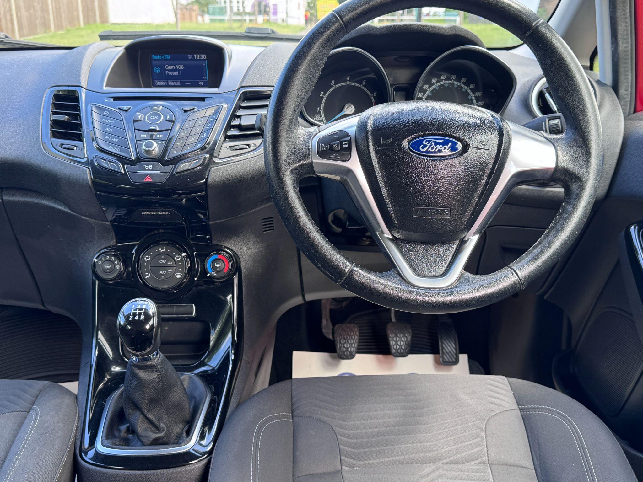 2016 Ford Fiesta image 38