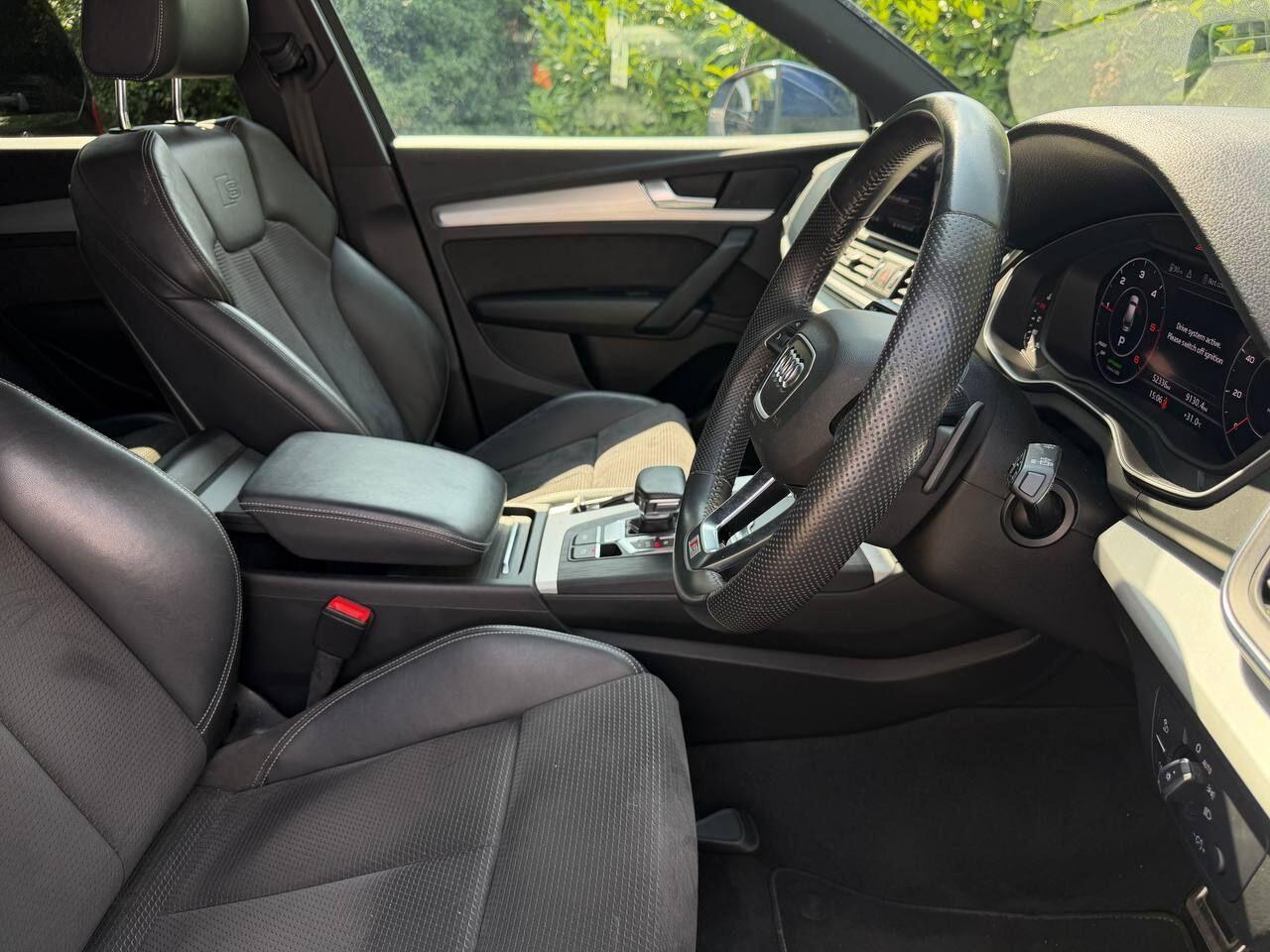 Audi Q5 view 11