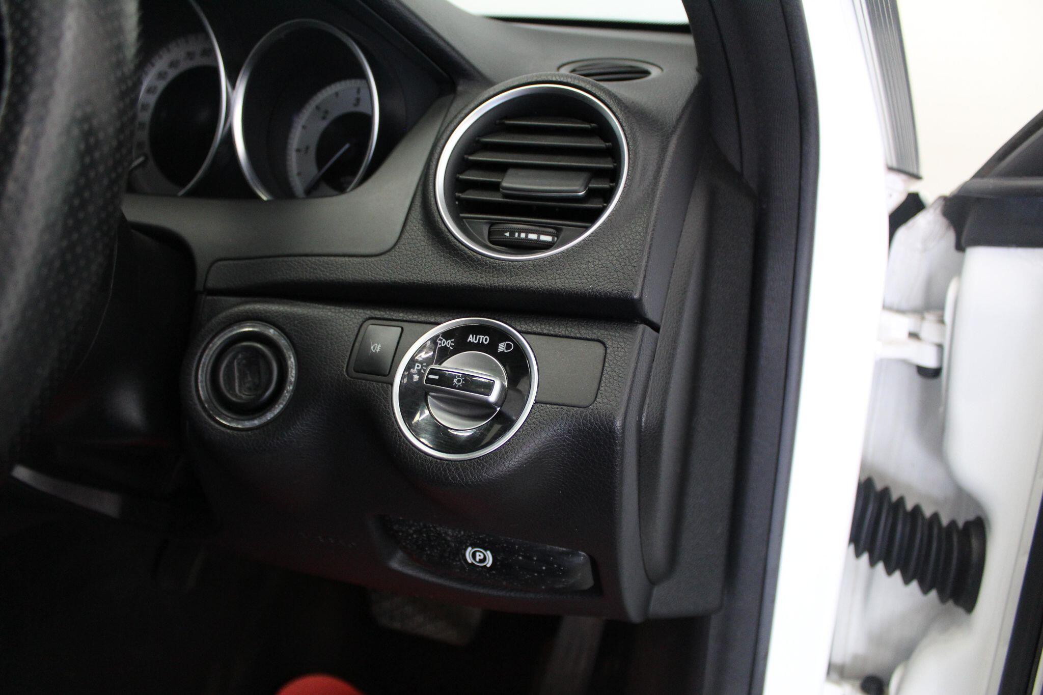 Mercedes-Benz C-Class view 43