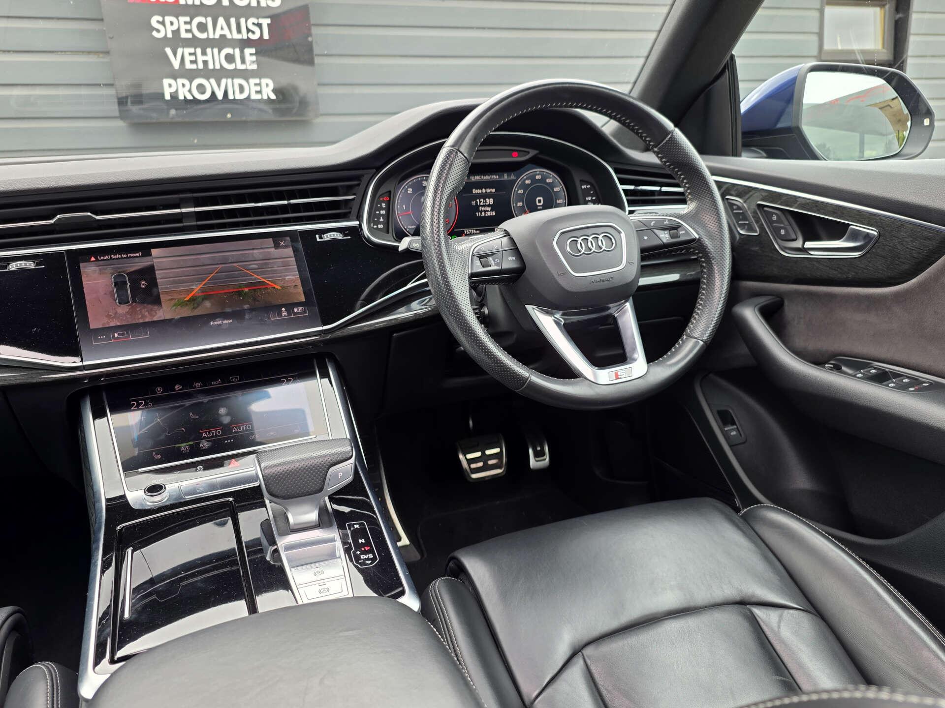 Audi Q8 view 17