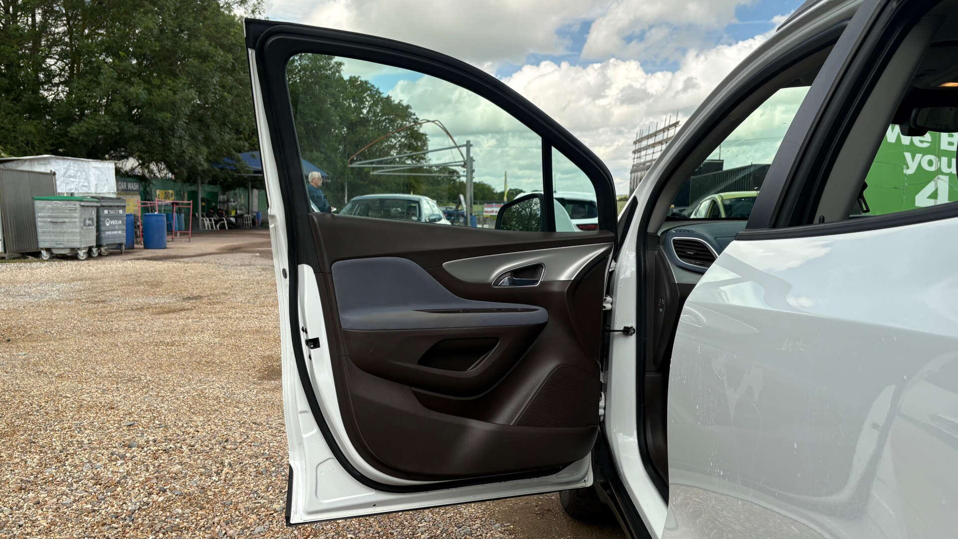 Vauxhall Mokka view 35