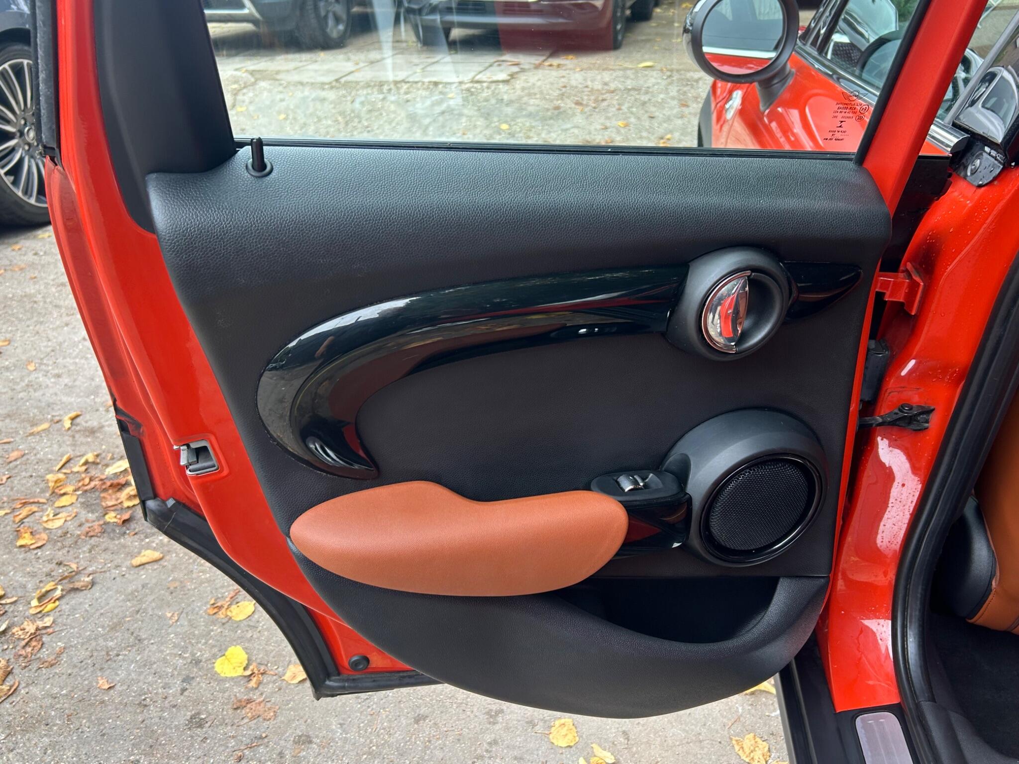 Mini Hatch view 32