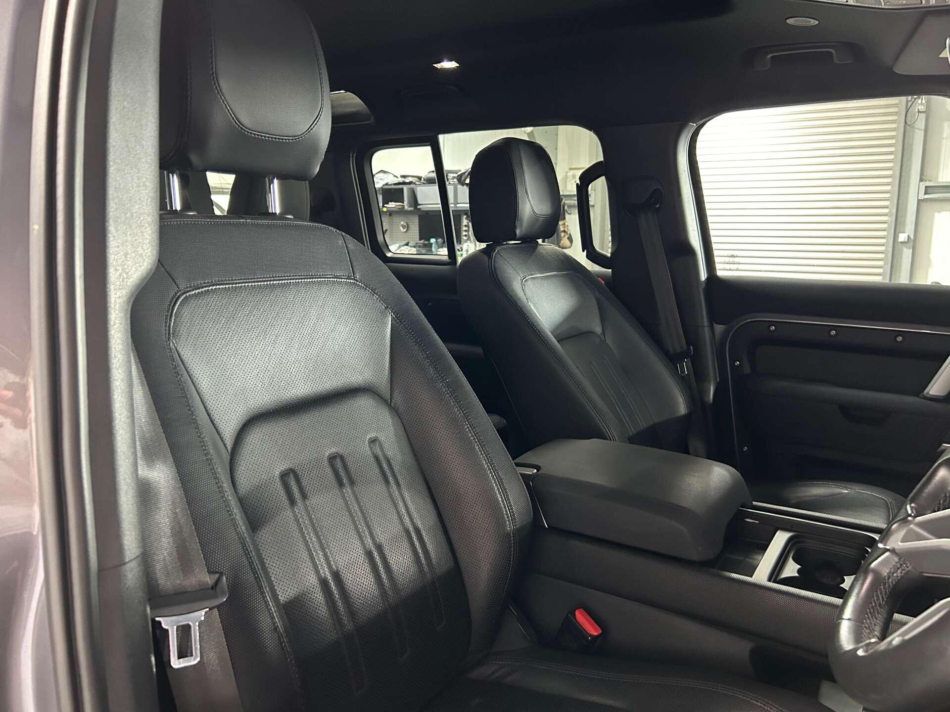 Land Rover Defender 110 view 33