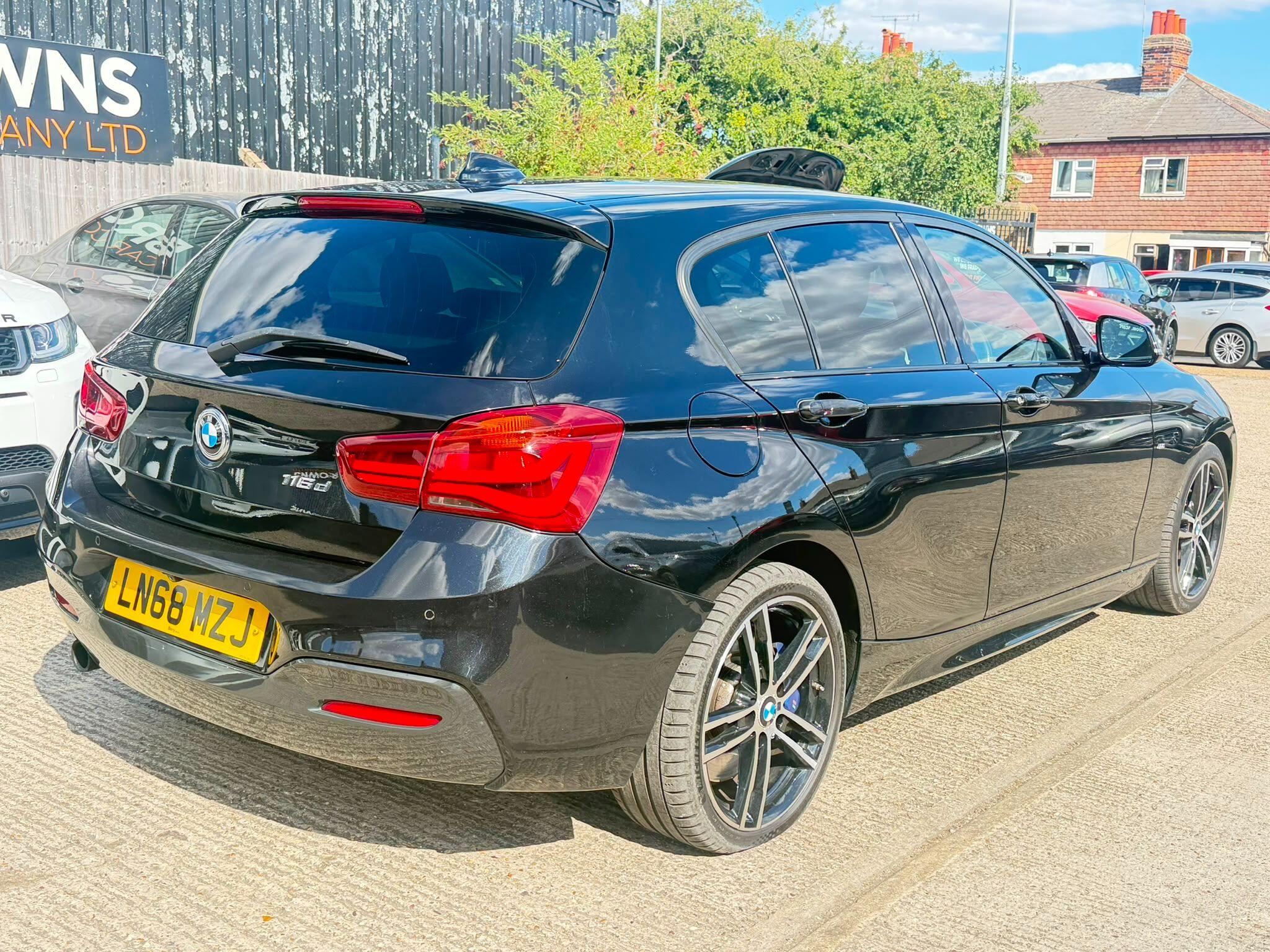 BMW 1 Series view 8