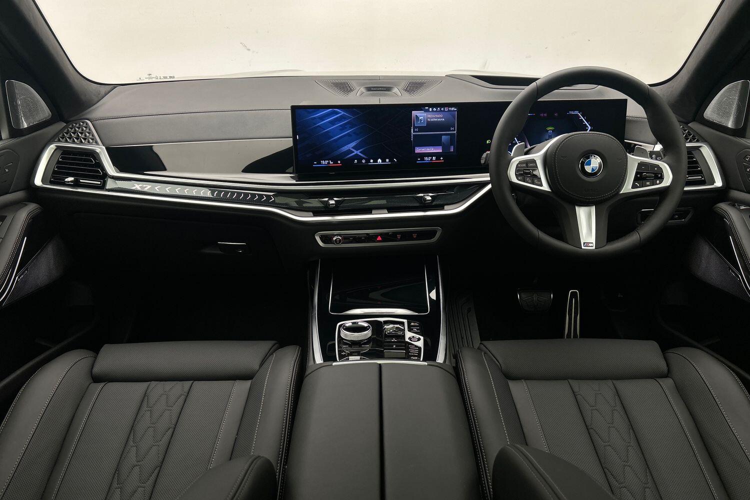 BMW X7 view 4