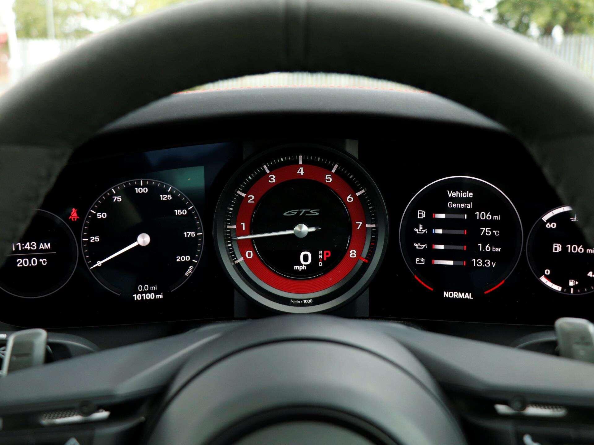 Porsche 911 view 12