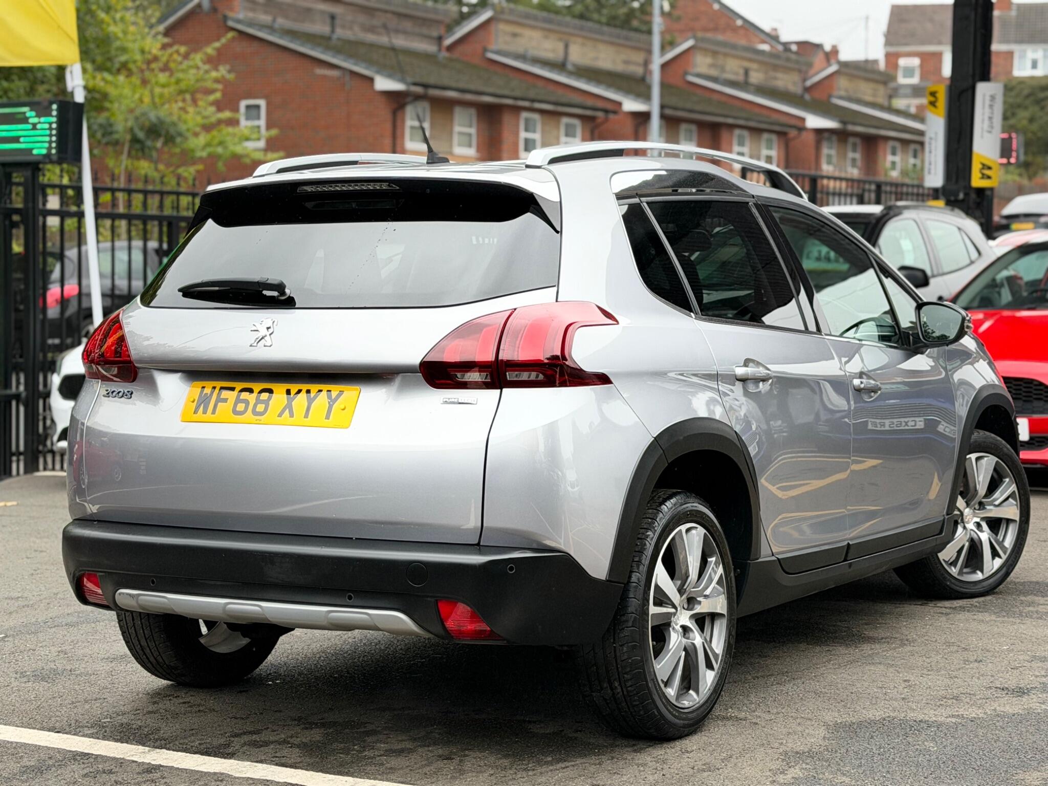 Peugeot 2008 view 3