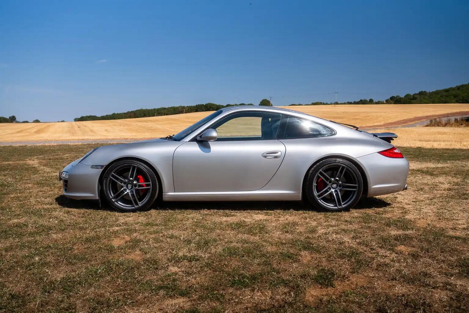 Porsche 911 view 2