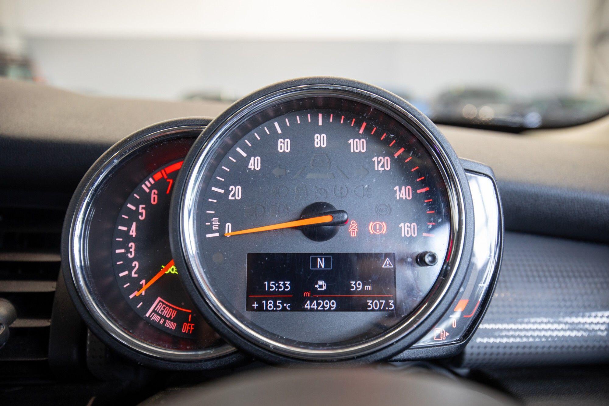 Mini Hatch view 18
