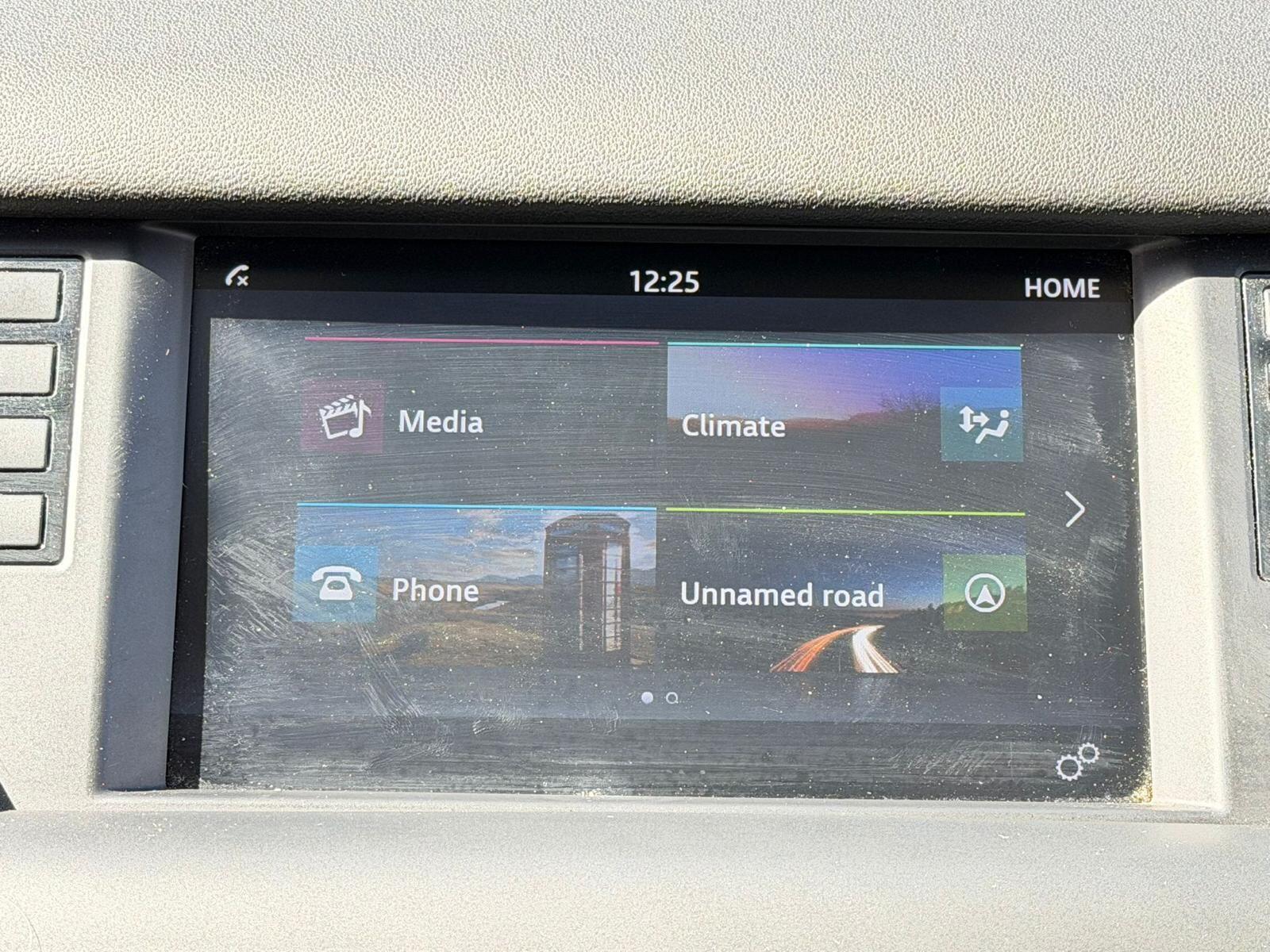 Land Rover Discovery Sport view 25