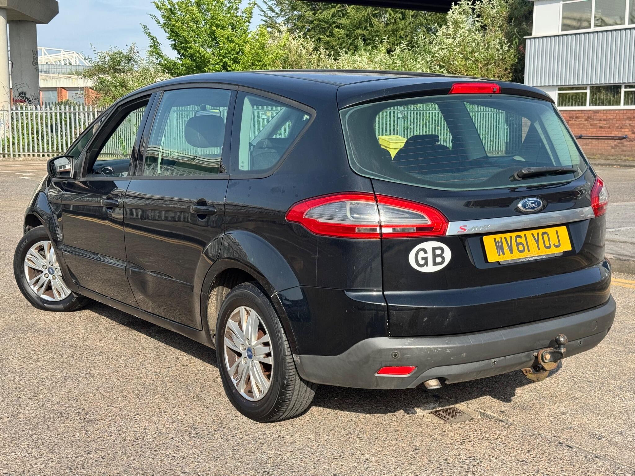 Ford S-Max view 4