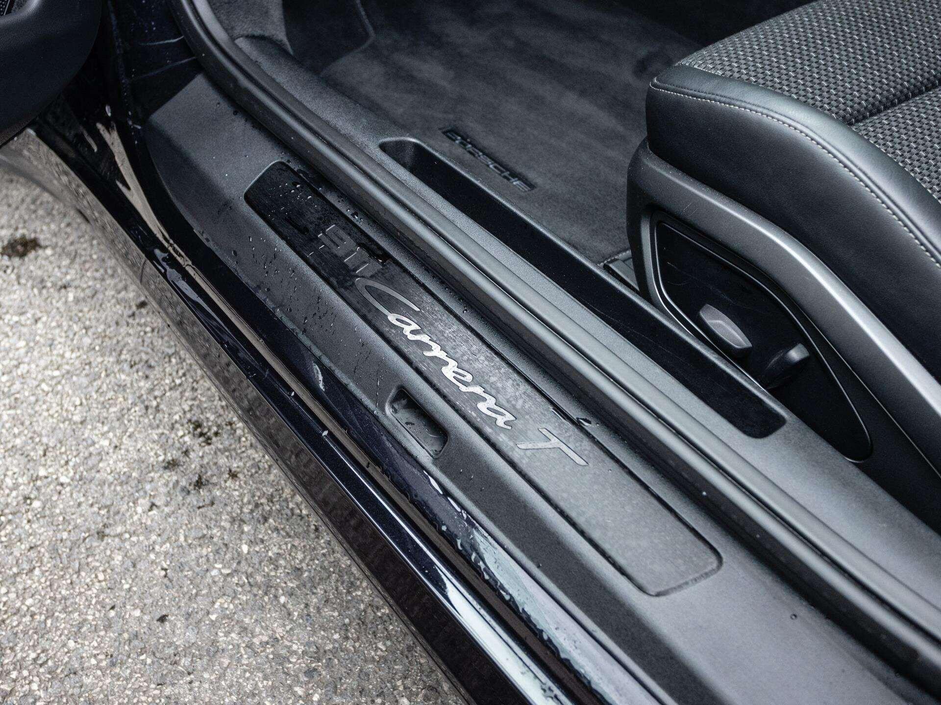 Porsche 911 view 33