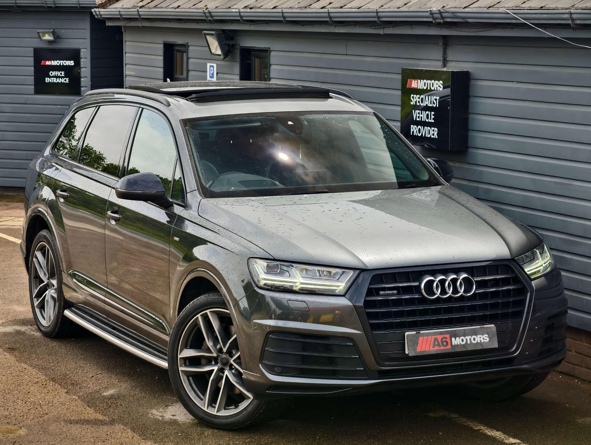 Audi Q7 view 7