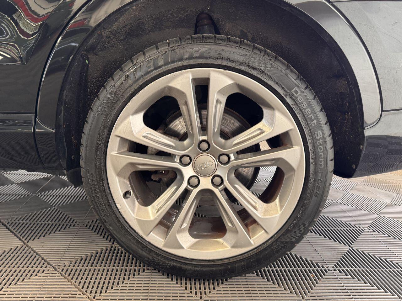 Audi Q3 view 29