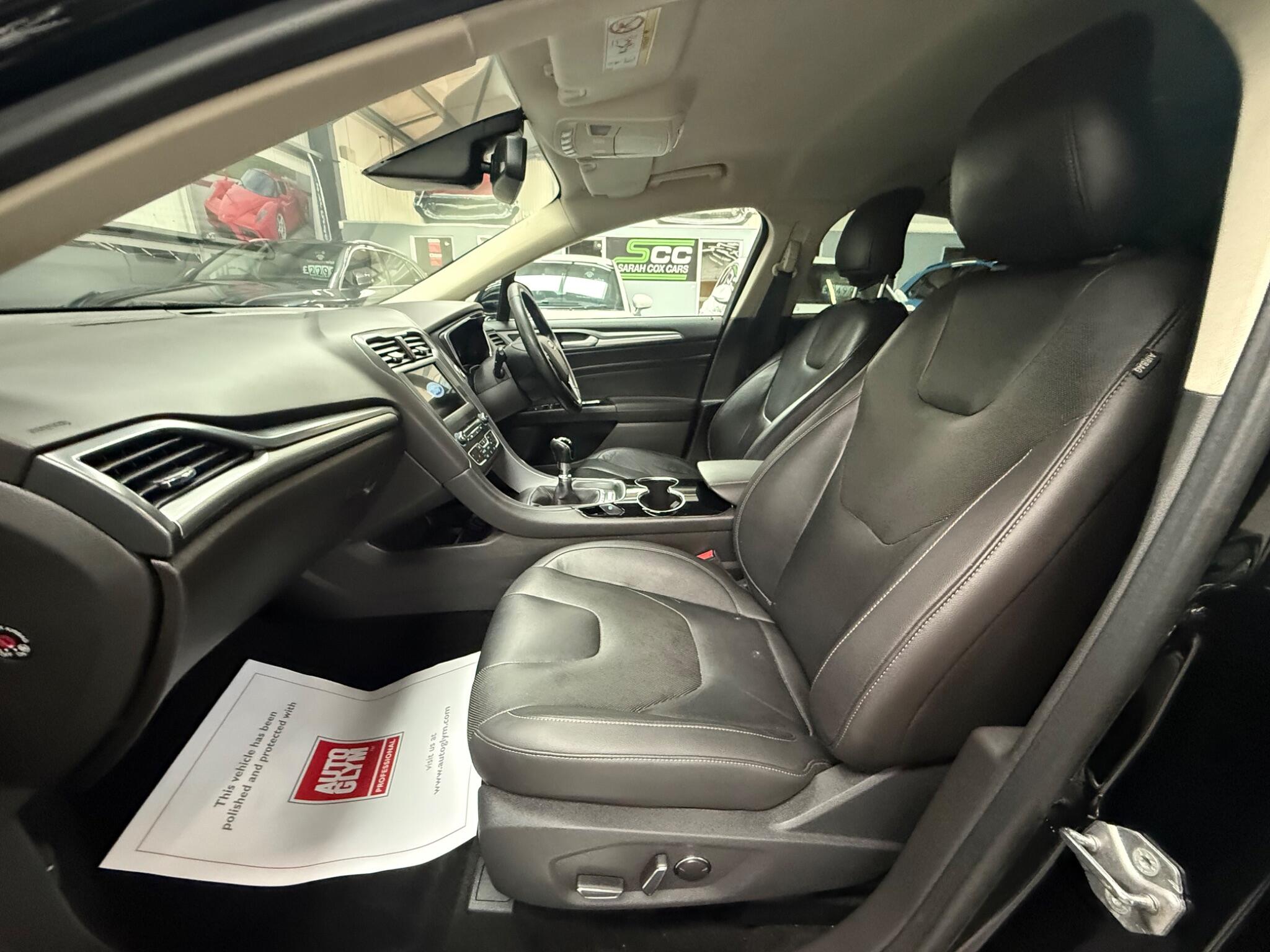 Ford Mondeo view 12