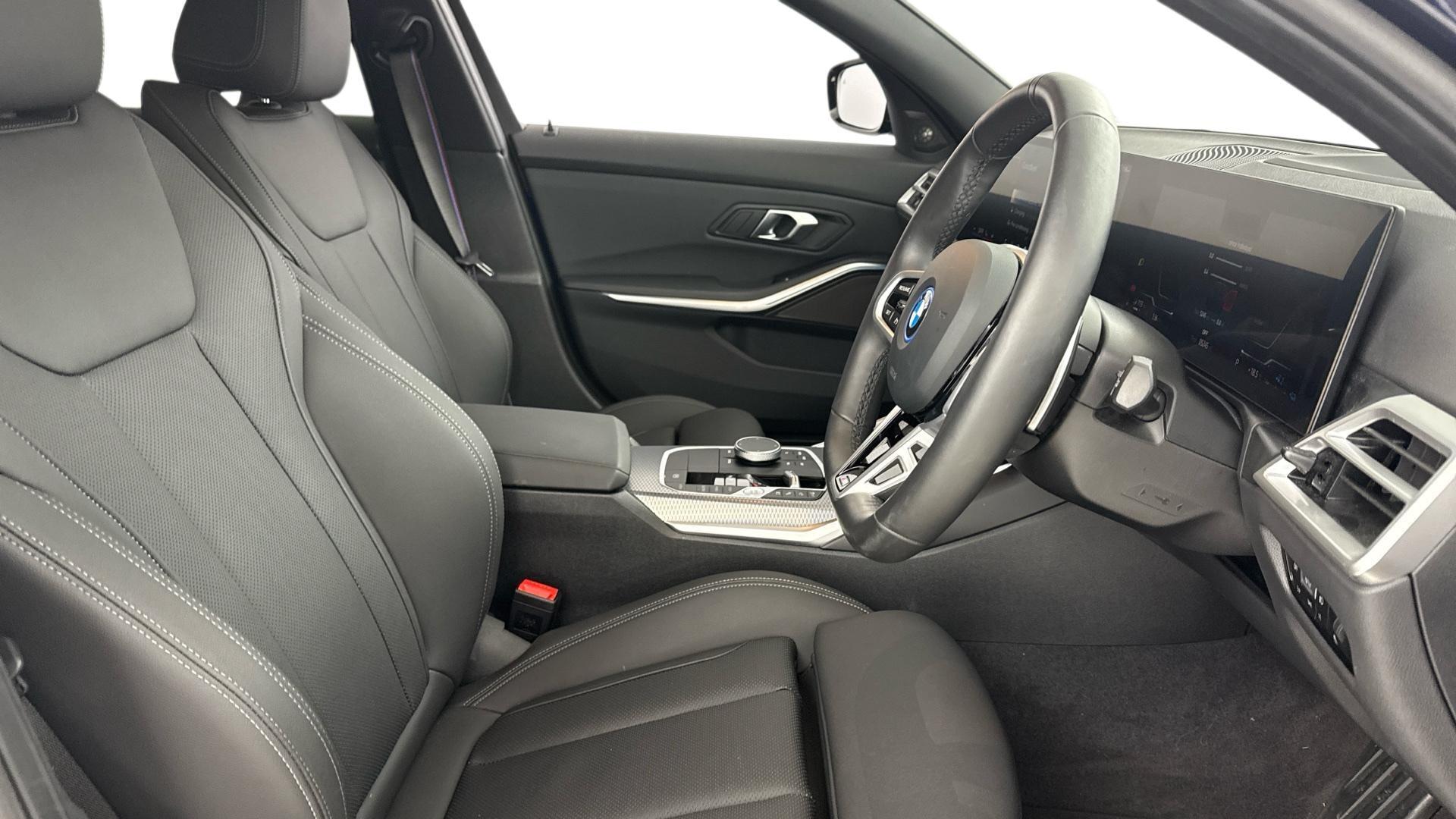 BMW 3 Series view 11