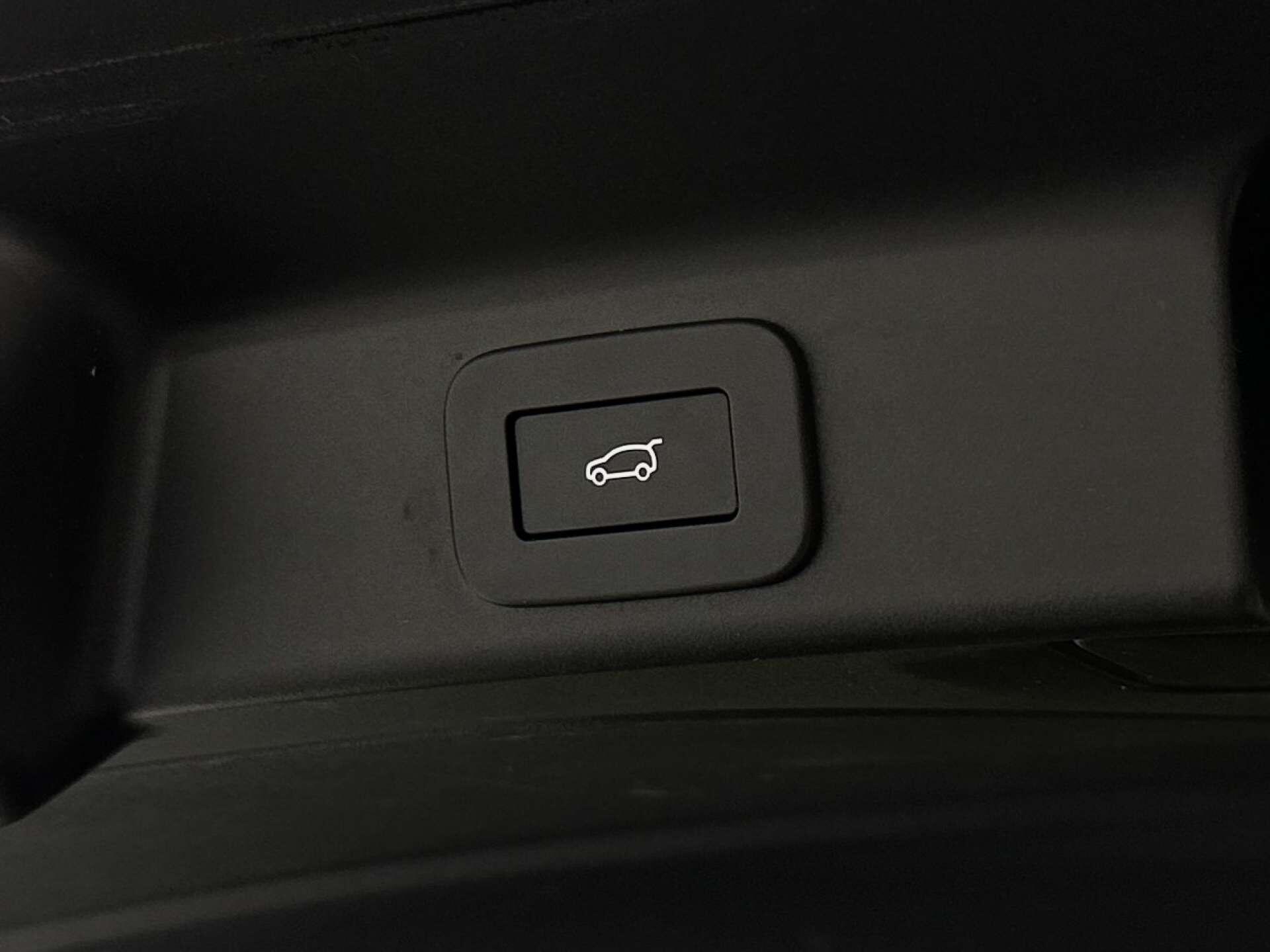 Jaguar F-Pace view 26