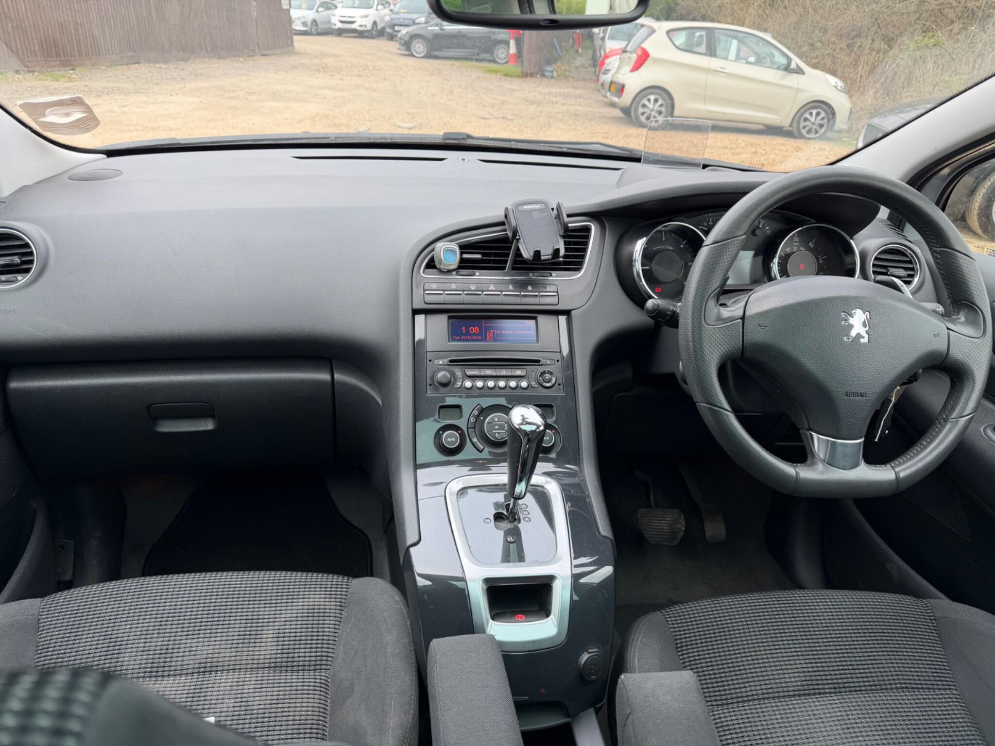 2013 Peugeot 5008 1.6 e-HDi Allure EGC Euro 5 (s/s) 5dr image 13