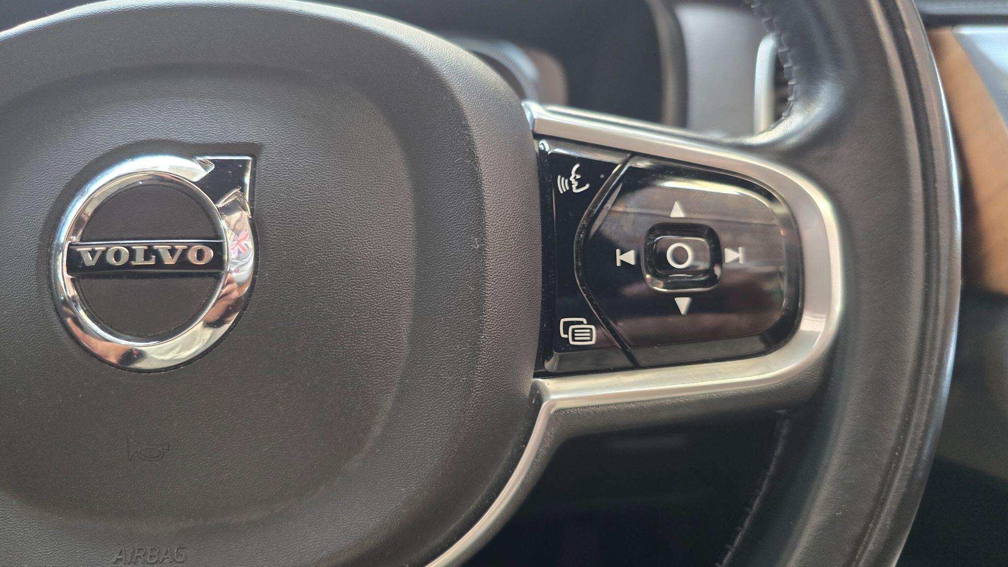 Volvo XC90 view 6