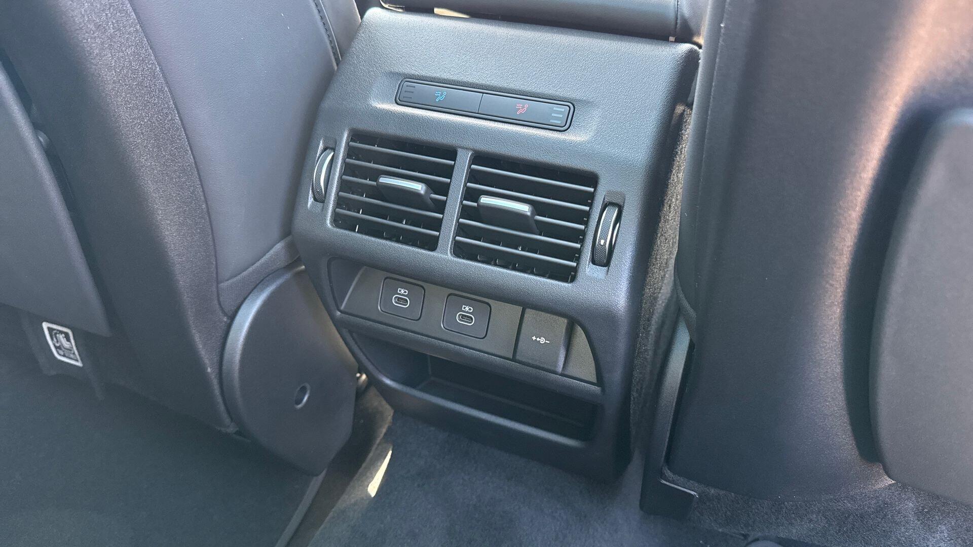 Land Rover Discovery Sport view 19