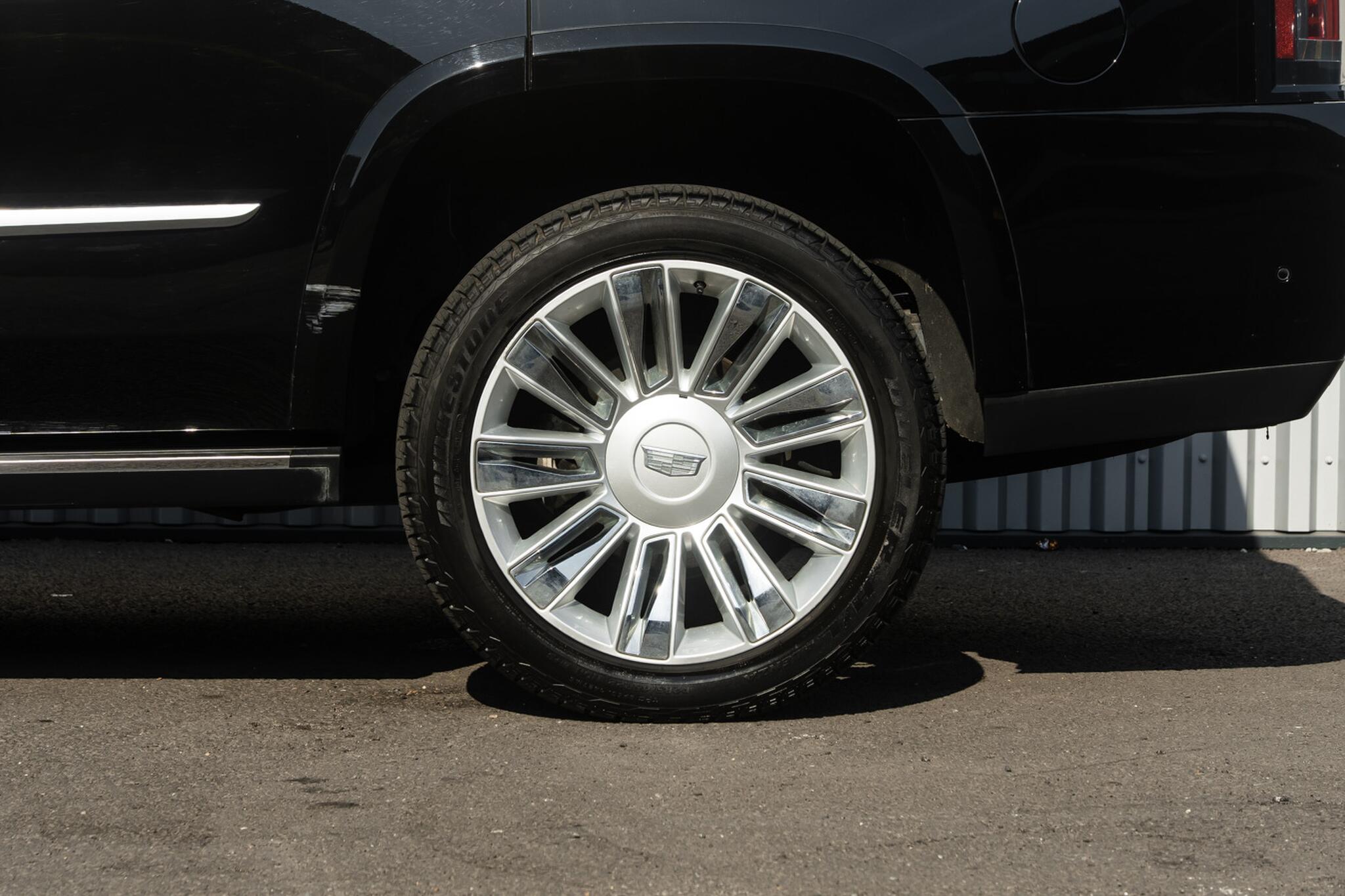 Cadillac Escalade view 9