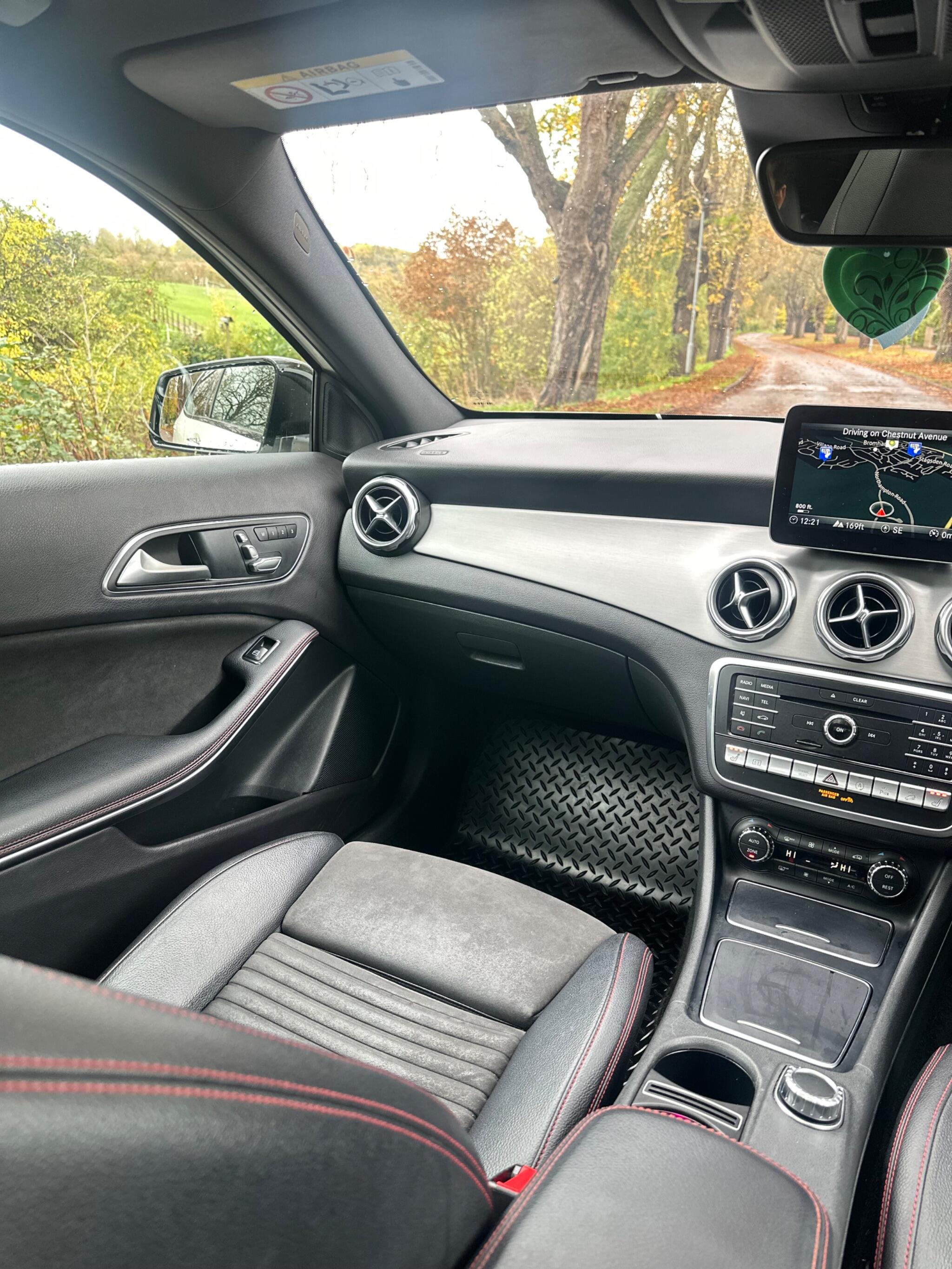 2018 Mercedes-Benz GLA 2.1 GLA220d AMG Line (Premium Plus) 7G-DCT 4MATIC Euro 6 (s/s) 5dr • 132,000 miles image 25