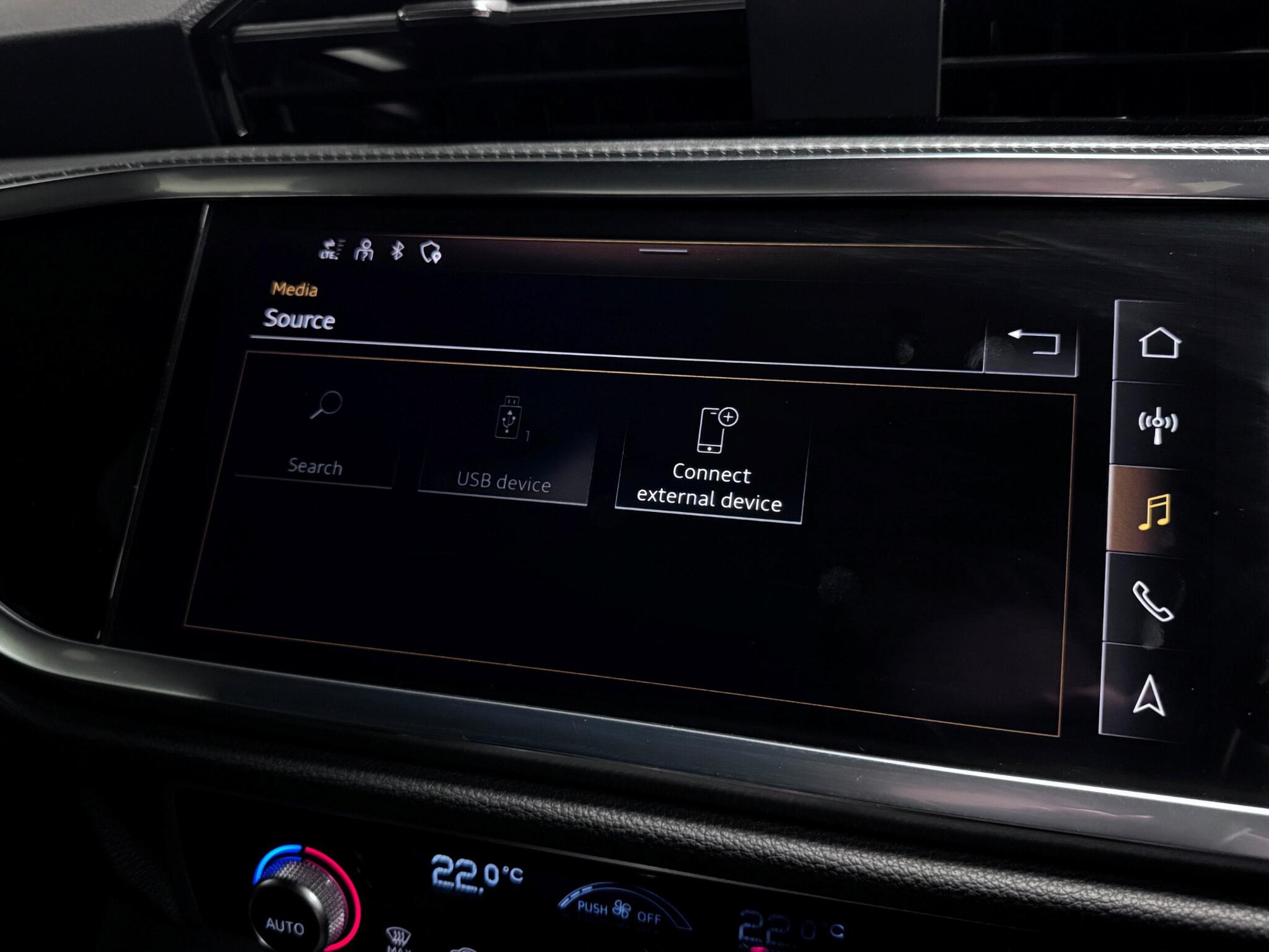 Audi Q3 view 40