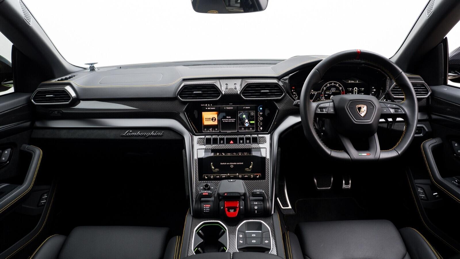 Lamborghini Urus view 6