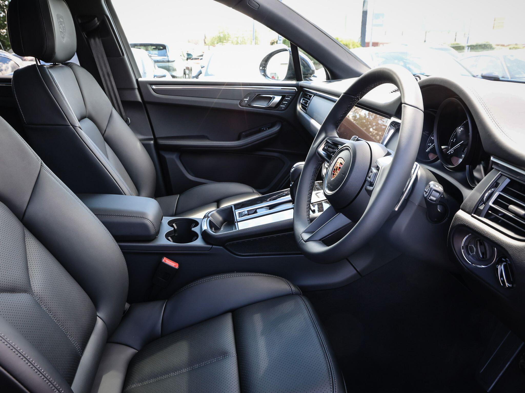 Porsche Macan view 13