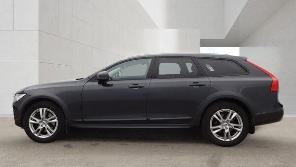 Volvo V90 Cross Country view 6