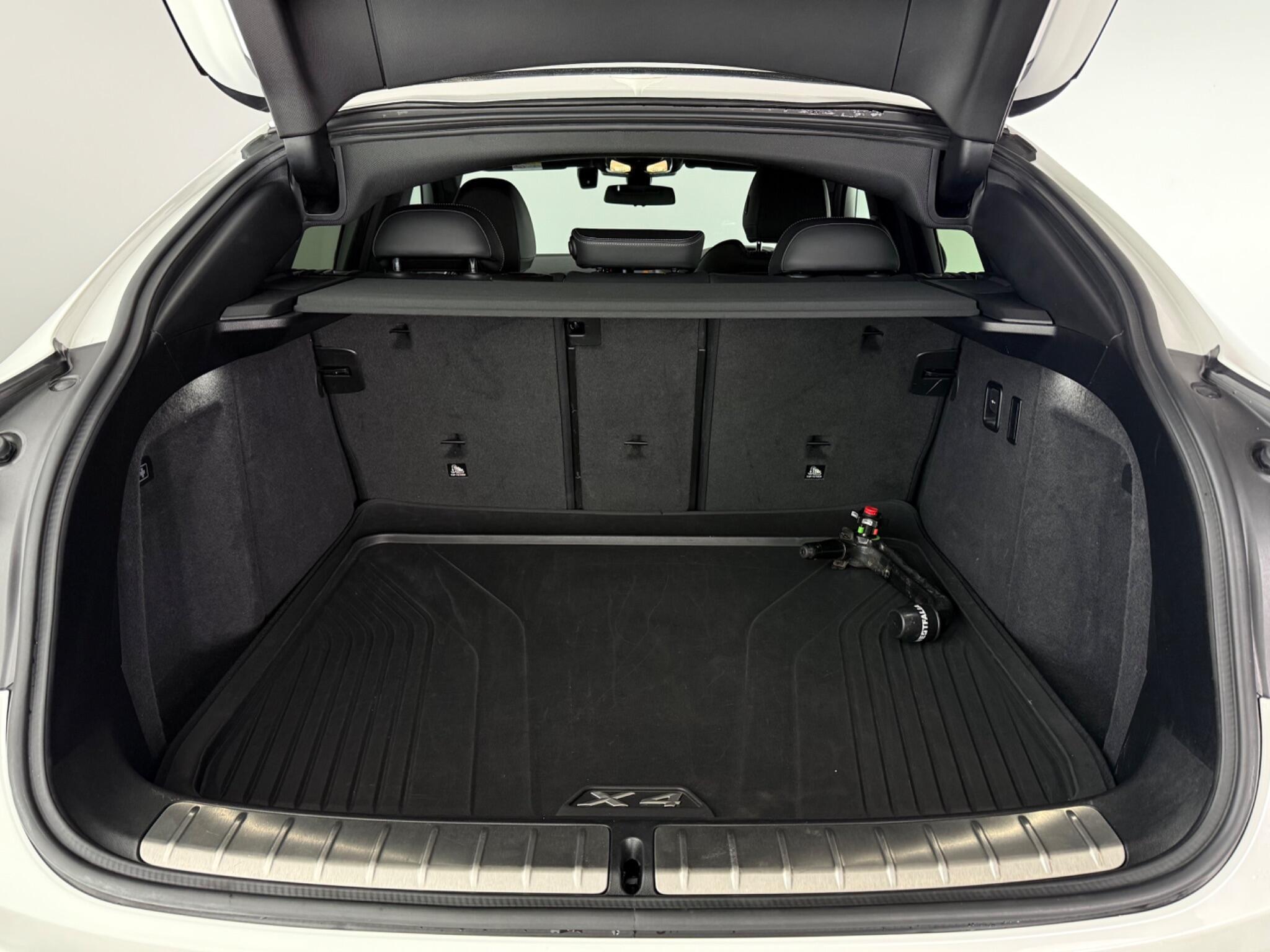 BMW X4 view 10