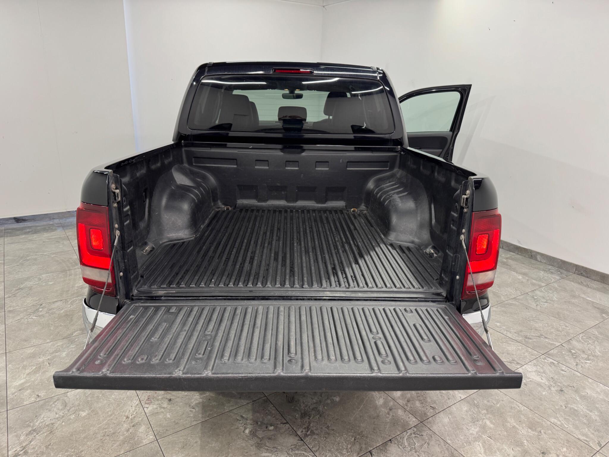 Volkswagen Amarok view 14