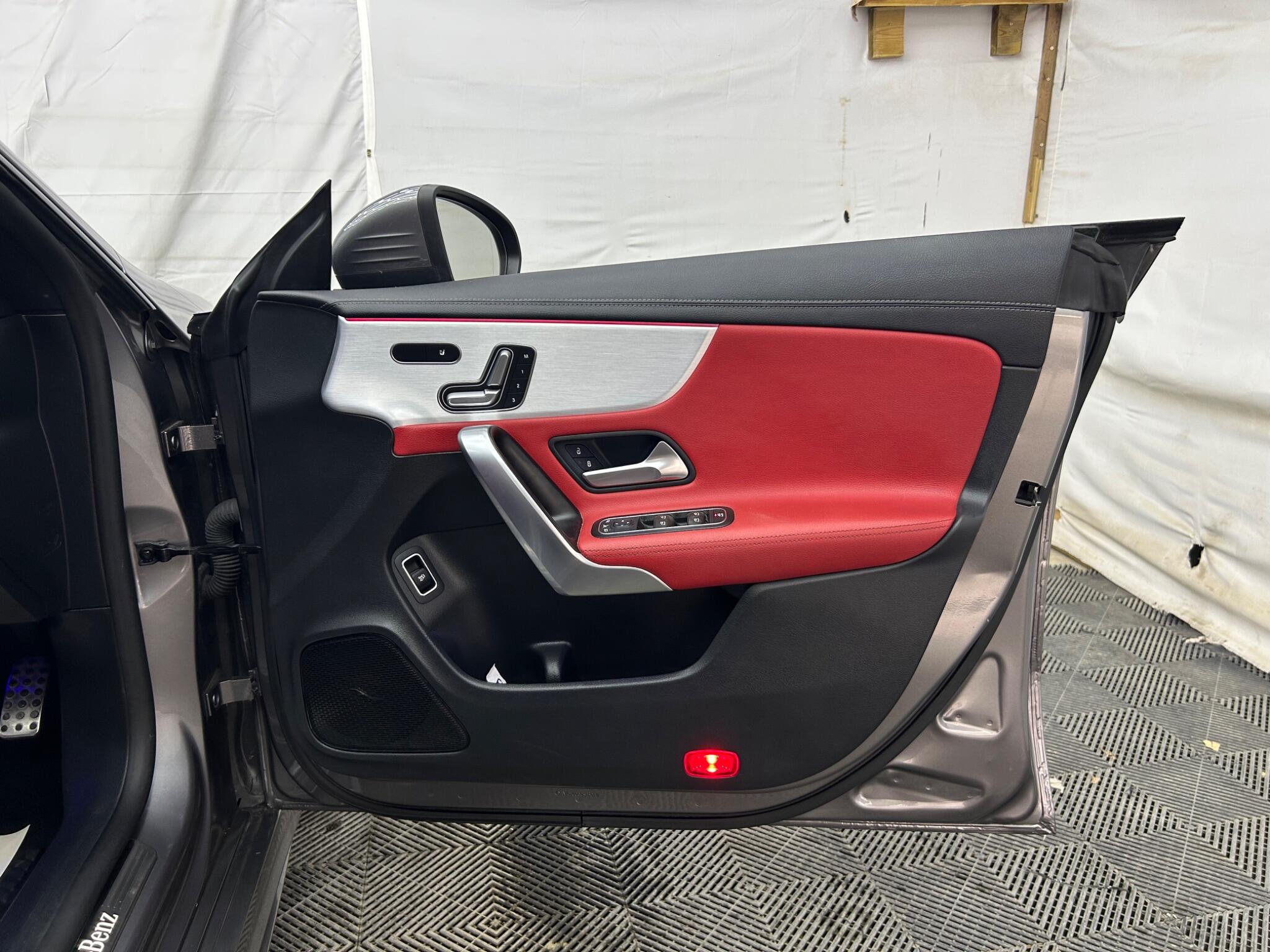 Mercedes-Benz Cla view 27