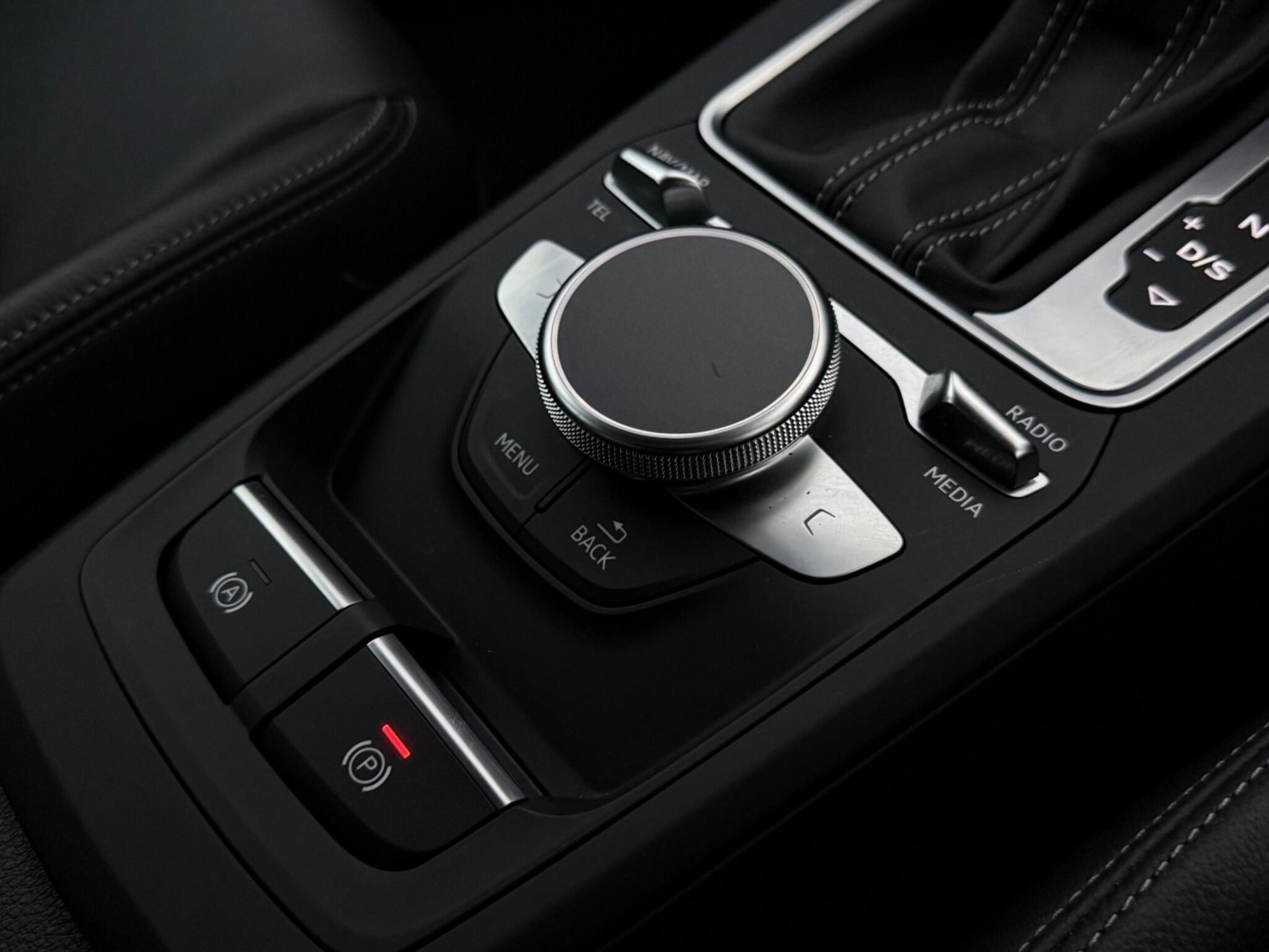 Audi Q2 view 24
