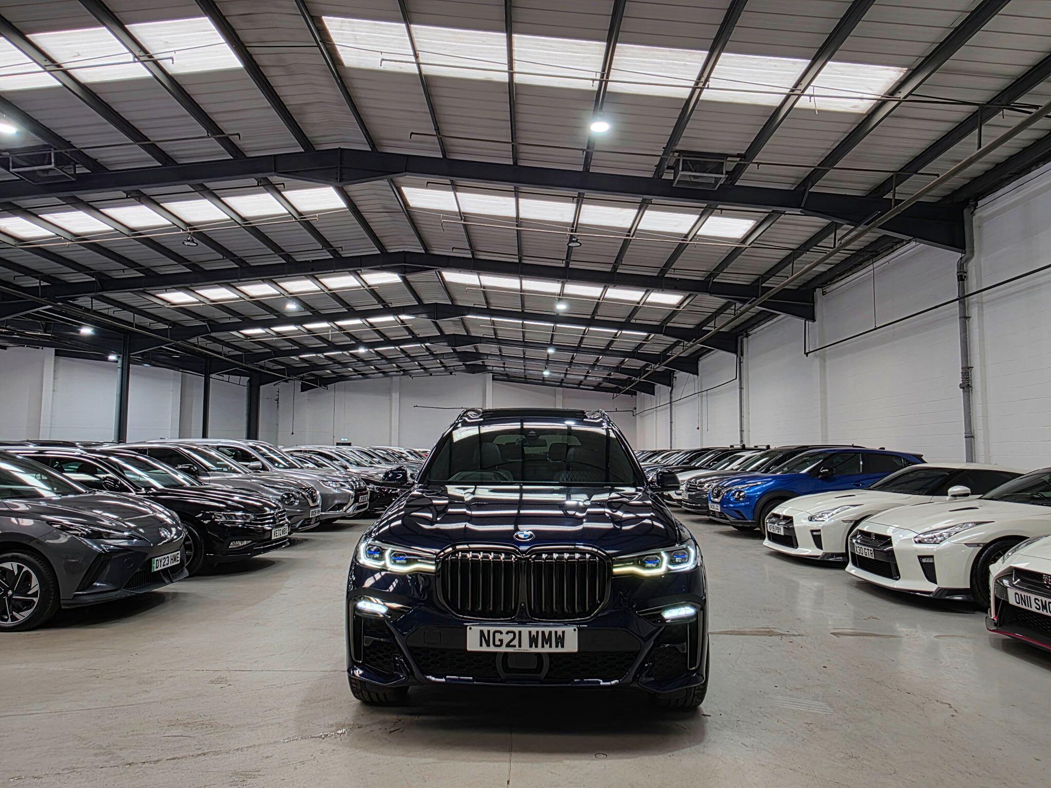 BMW X7 view 2