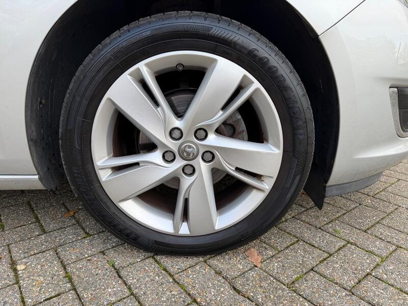 2015 Vauxhall Astra 1.4i SRi Euro 6 5dr • 24,139 miles image 25