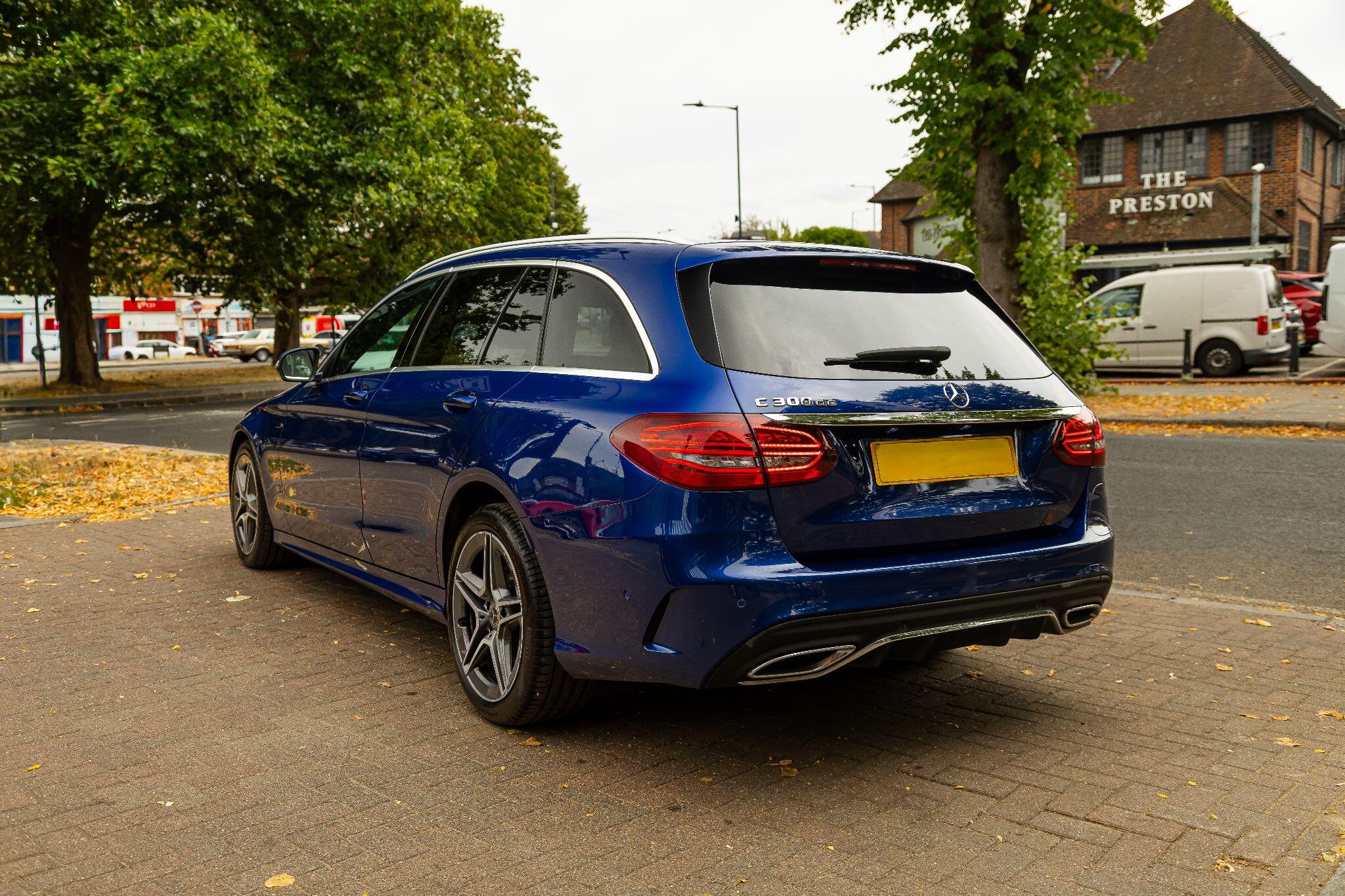 Mercedes-Benz C-Class view 4