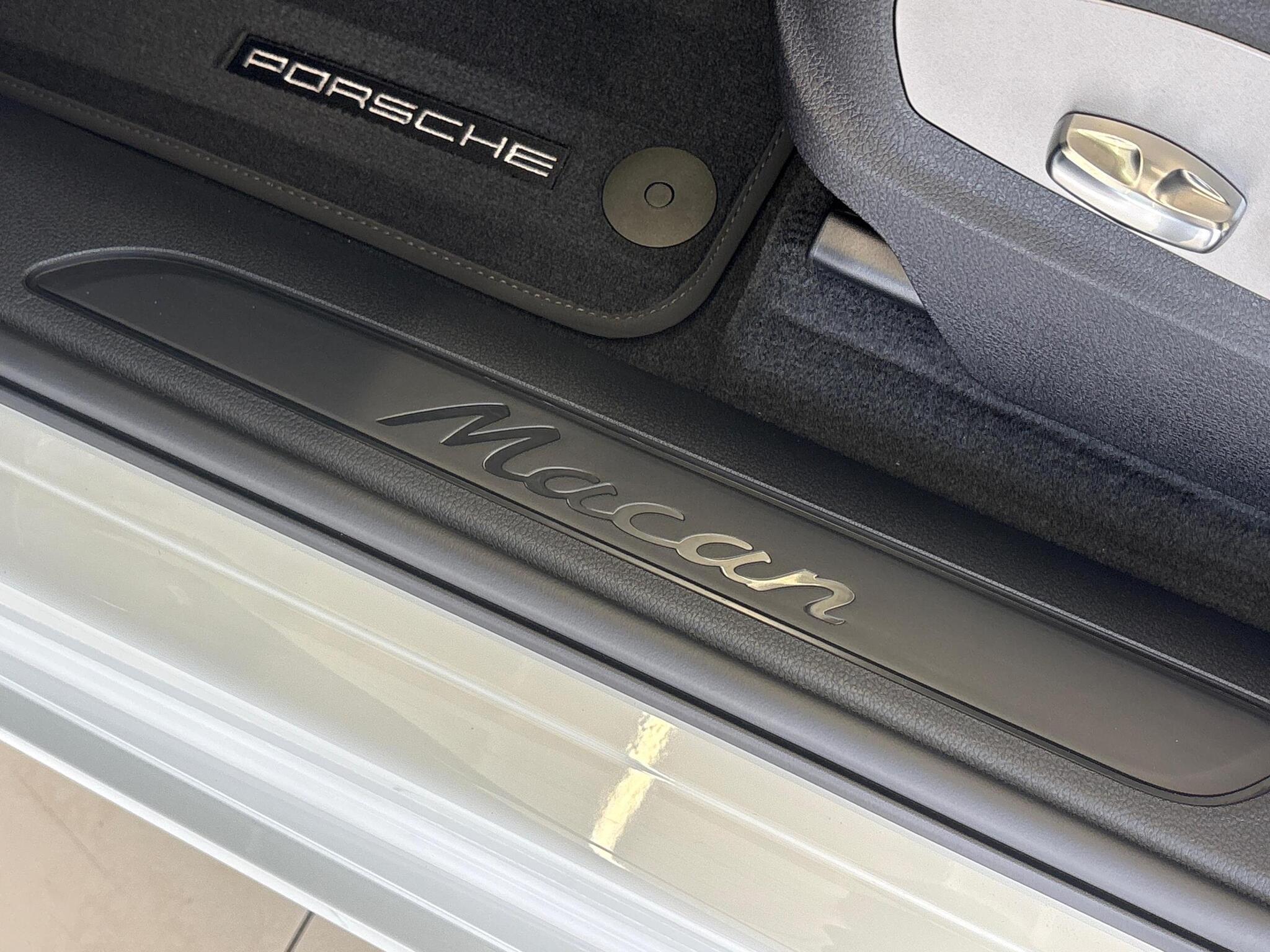Porsche Macan view 30