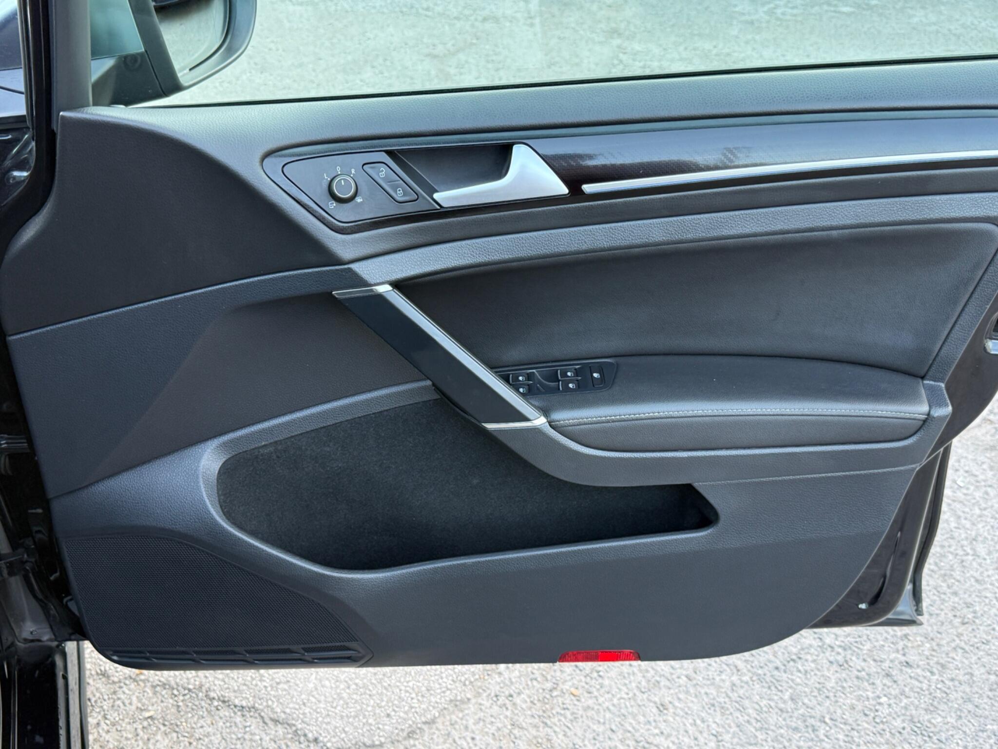 Volkswagen Golf - Image 33