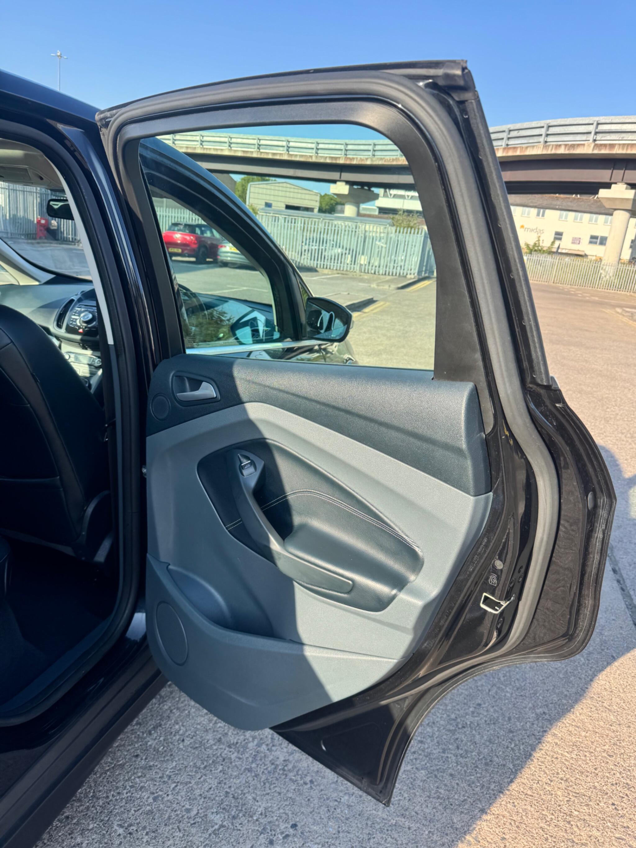Ford C-Max view 32
