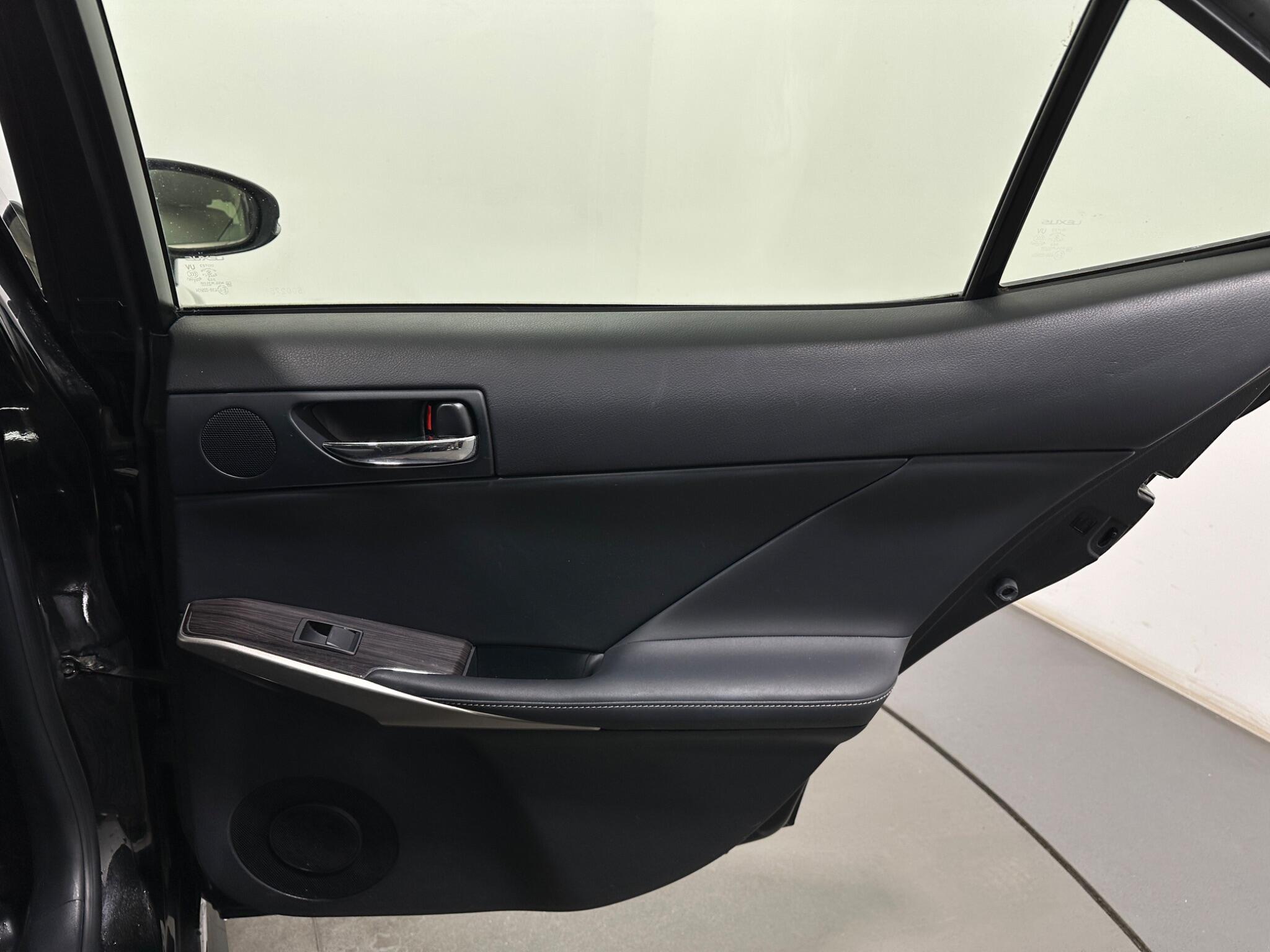 Lexus Is view 45